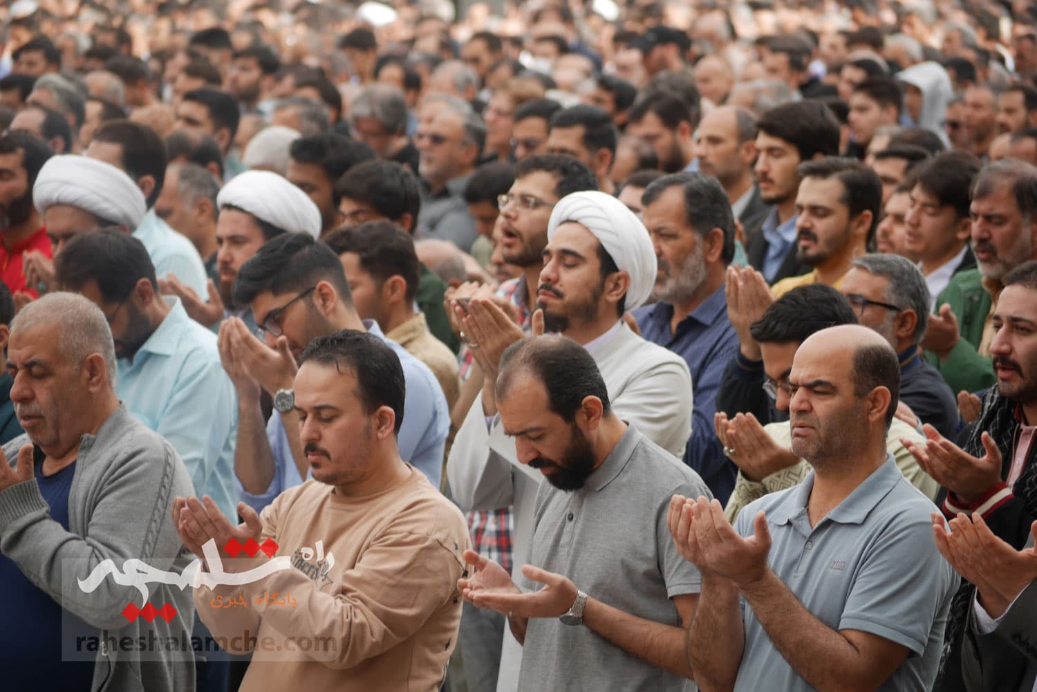 گزارش تصویری اختصاصی راه شلمچه از نماز عید فطر به امامت رهبر انقلاب — تصویر 78