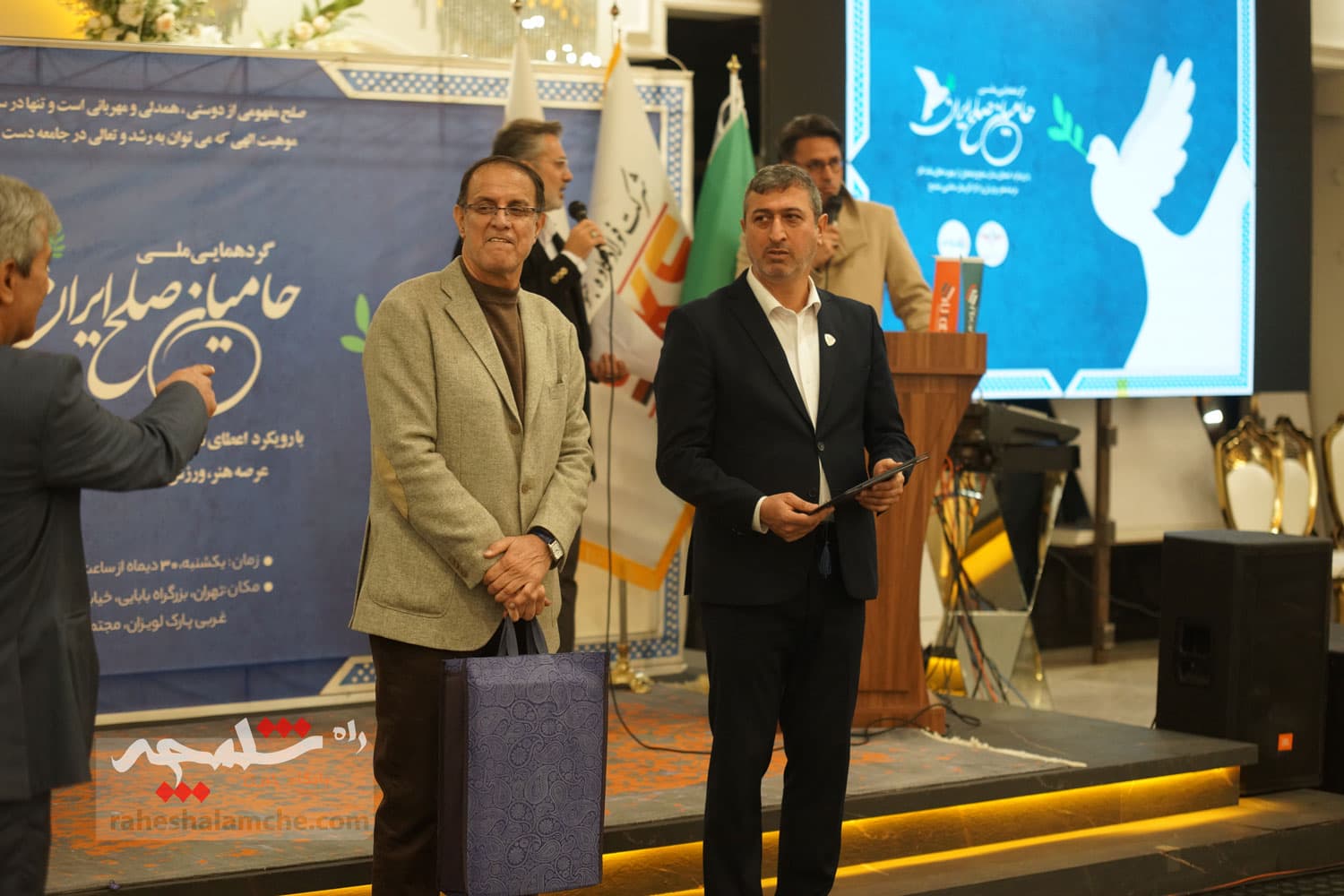 چه کسانی در نخستین کنگره ملی حامیان صلح ایران حضور داشتند؟ +تصاویر — تصویر 136