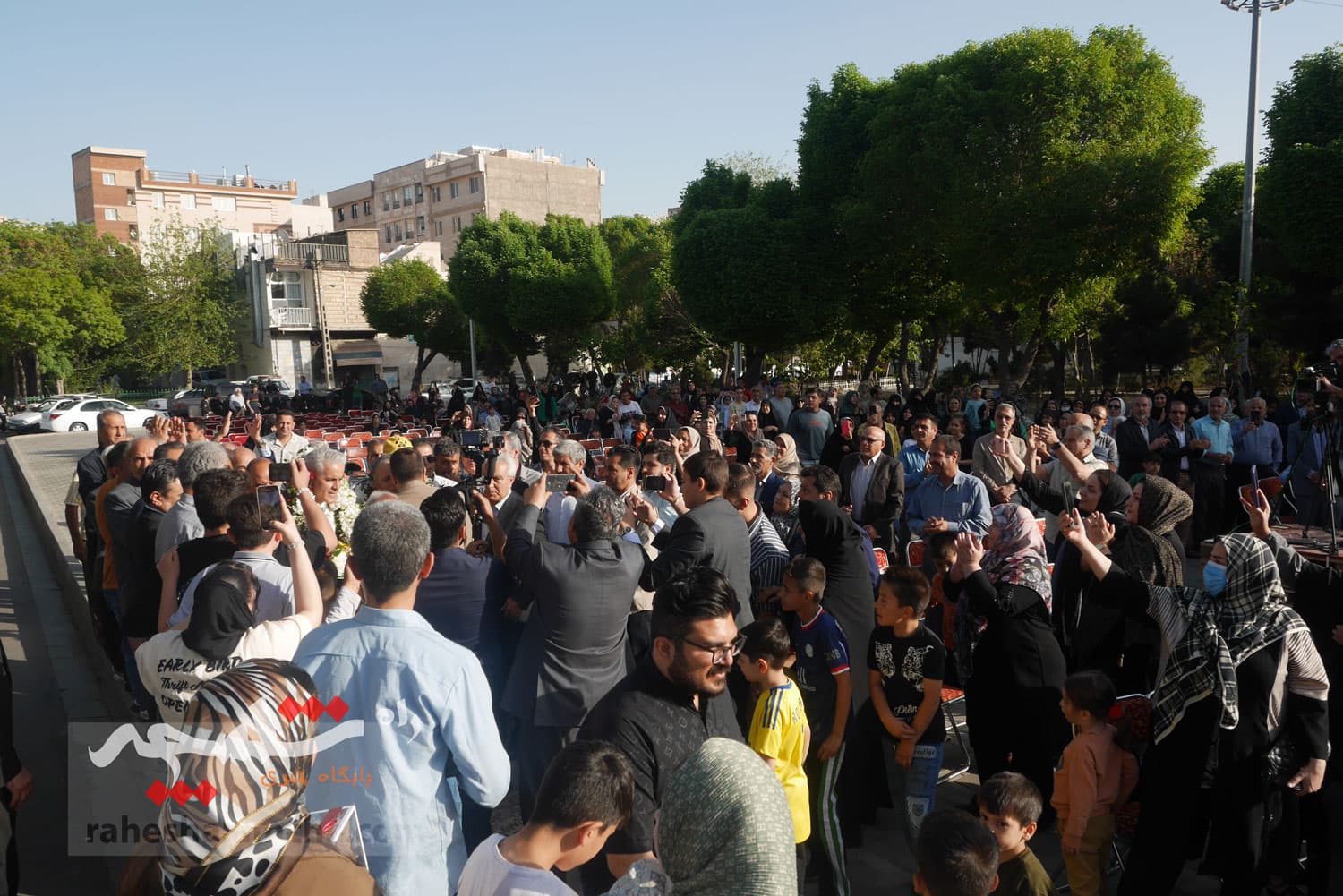مراسم استقبال از کوهنوردان اورست در چشمهعلی شهر ری +تصاویر — تصویر 11