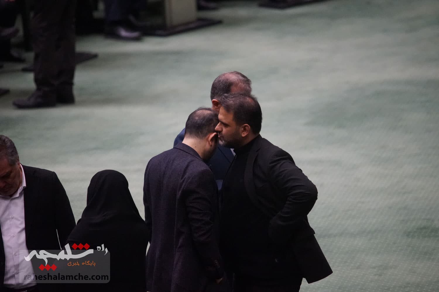 وزیر اقتصاد با 182 رای برکنار شد +تصاویر حاشیهها — تصویر 101