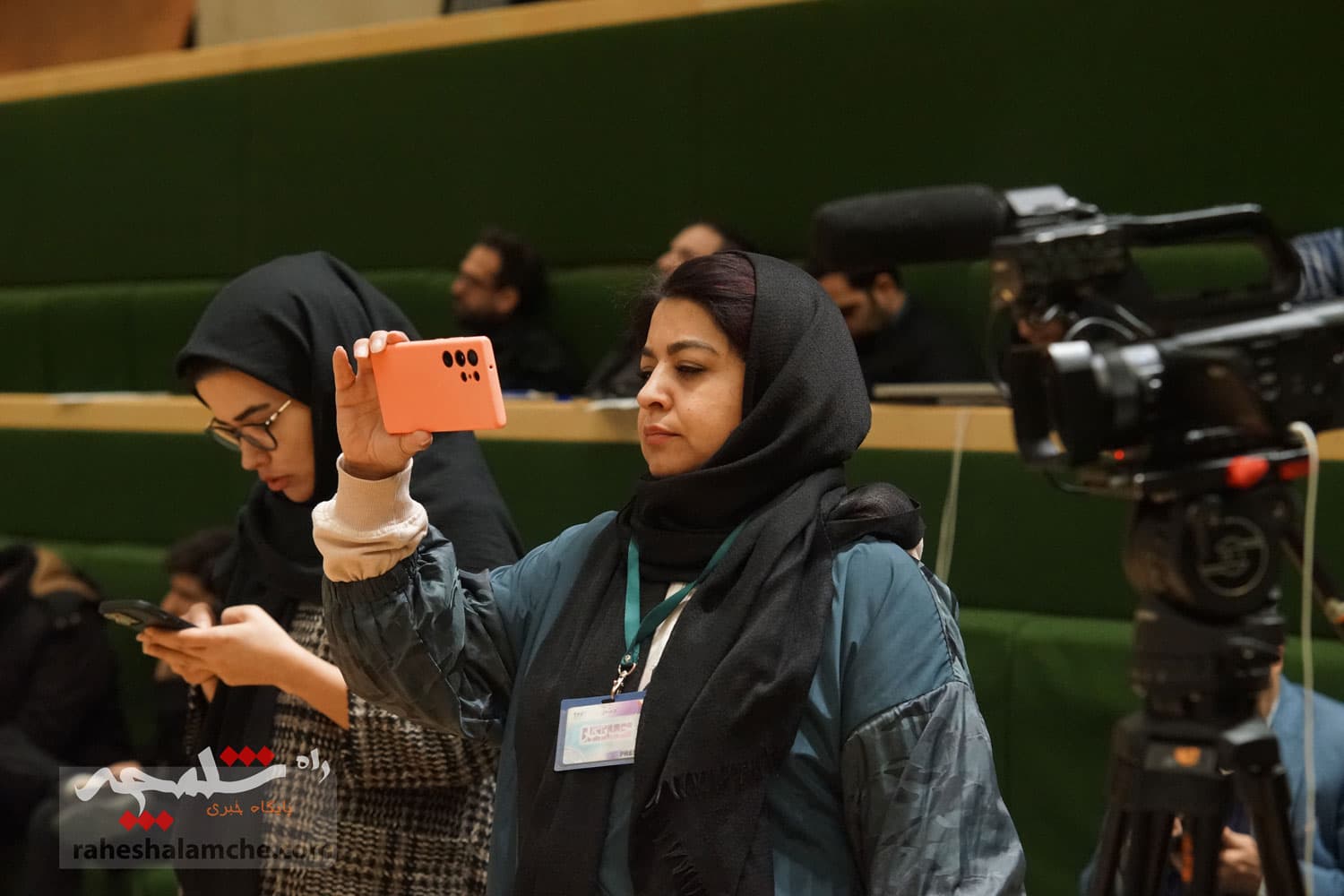 وزیر اقتصاد با 182 رای برکنار شد +تصاویر حاشیهها — تصویر 124