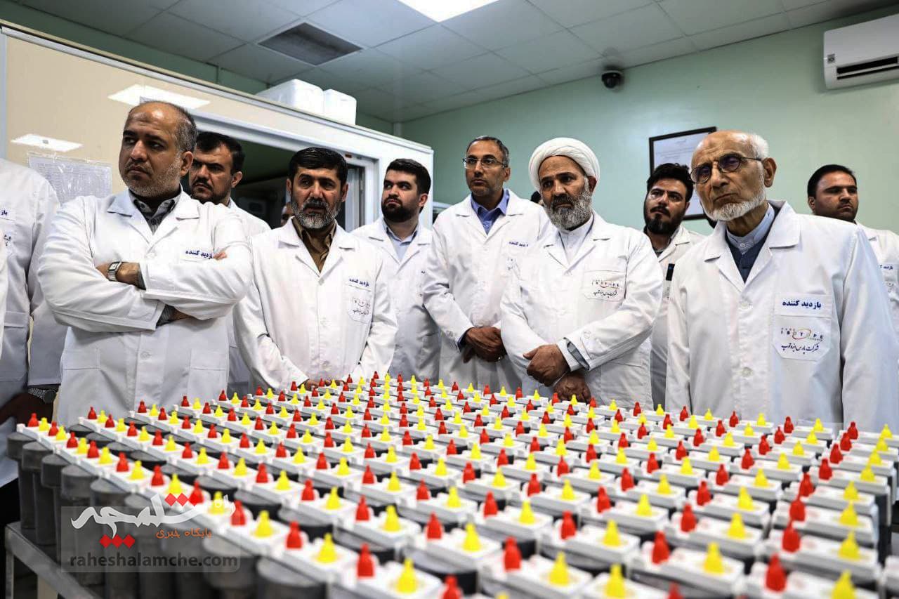 بازدید اعضای کمیسیون اصل نود مجلس از نمایشگاه دستاوردهای صنعت هستهای کشور +تصاویر — تصویر 11