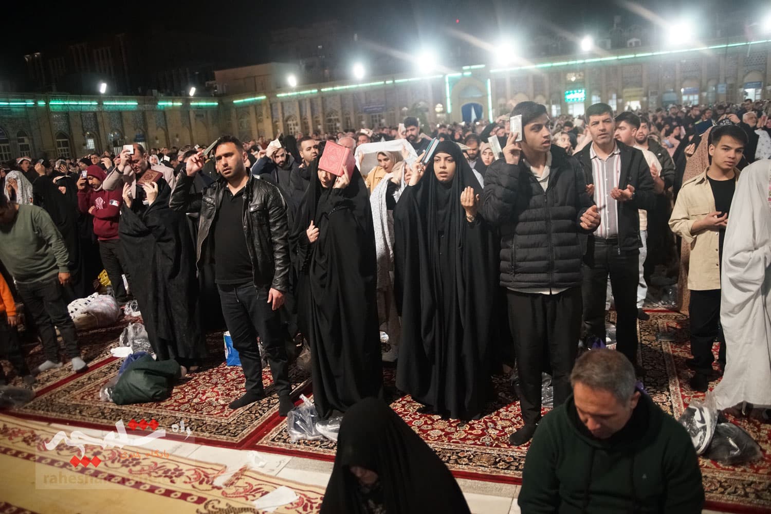 طنین نجوای «الهی العفو» دومین شب قدر در حرم عبدالعظیم حسنی(ع) +تصاویر — تصویر 88
