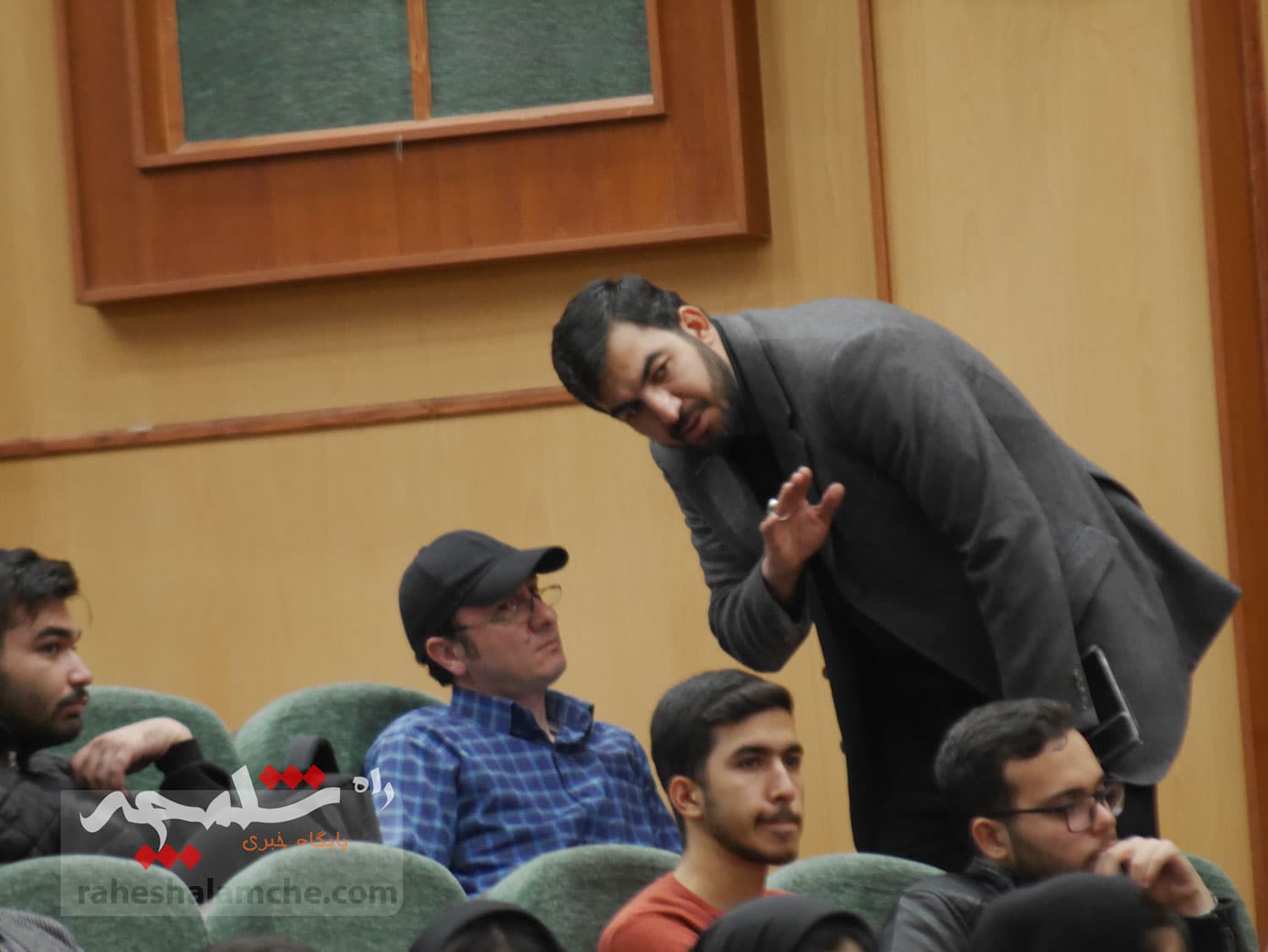 نشست صمیمی طحاننظیف با دانشجویان دانشگاه آزاد واحد مرکز +تصاویر — تصویر 41