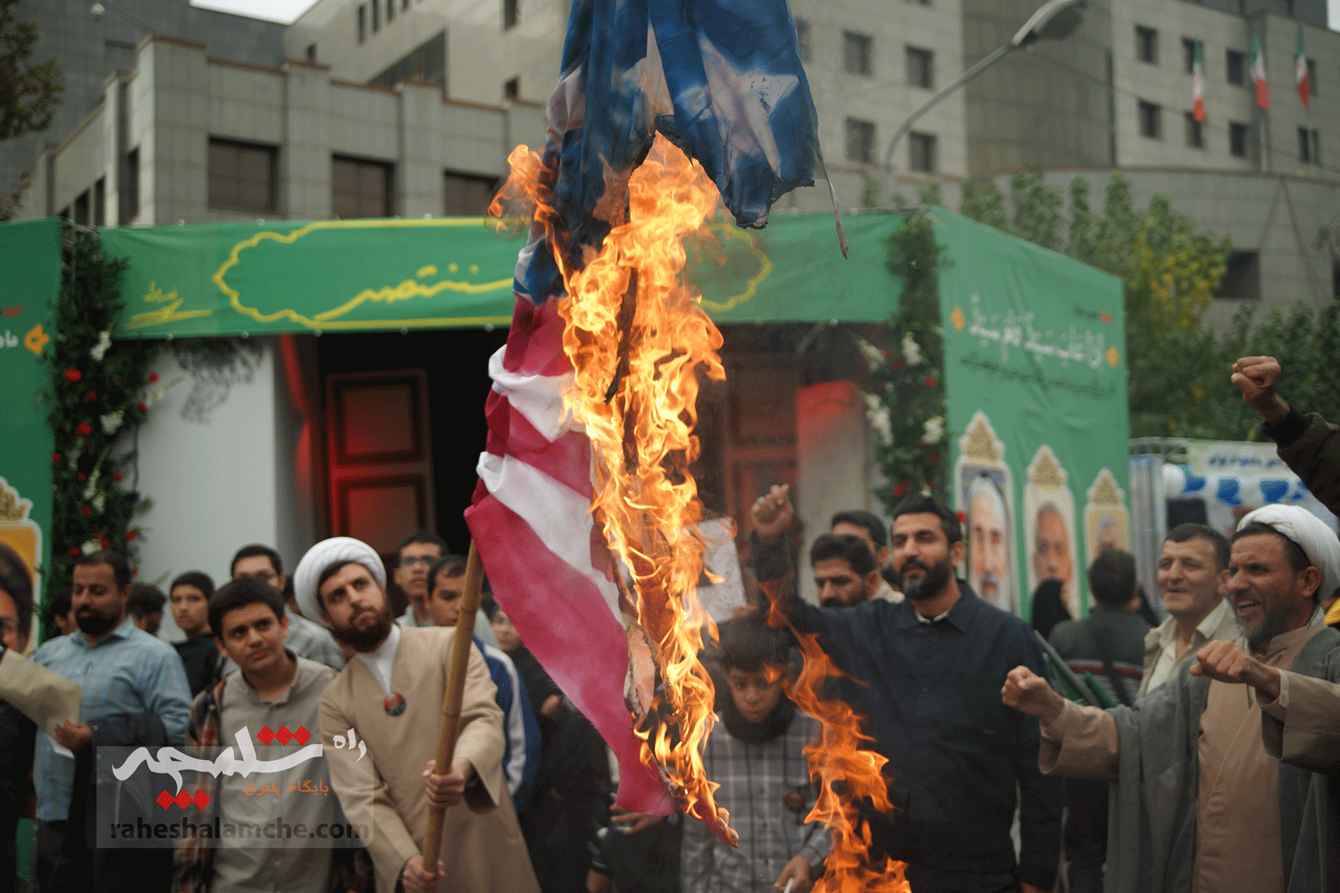 خشم مردم تهران علیه آمریکا و اسرائیل در «یومالله 13 آبان» +تصاویر — تصویر 34