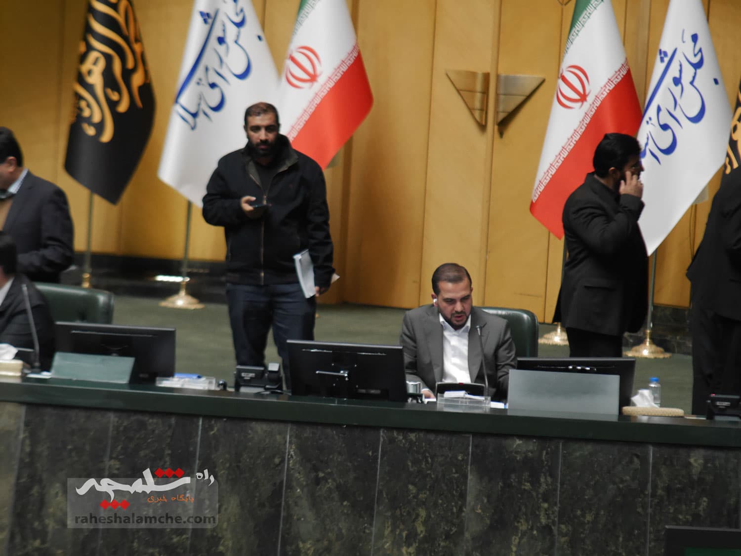 گزارش تصویری اولین روز بررسی لایحه بودجه 1404 مجلس شورای اسلامی — تصویر 13