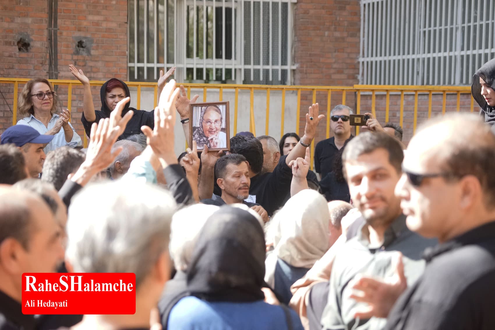 پیکر ثمین باغچهبان تشییع شد +تصاویر — تصویر 42