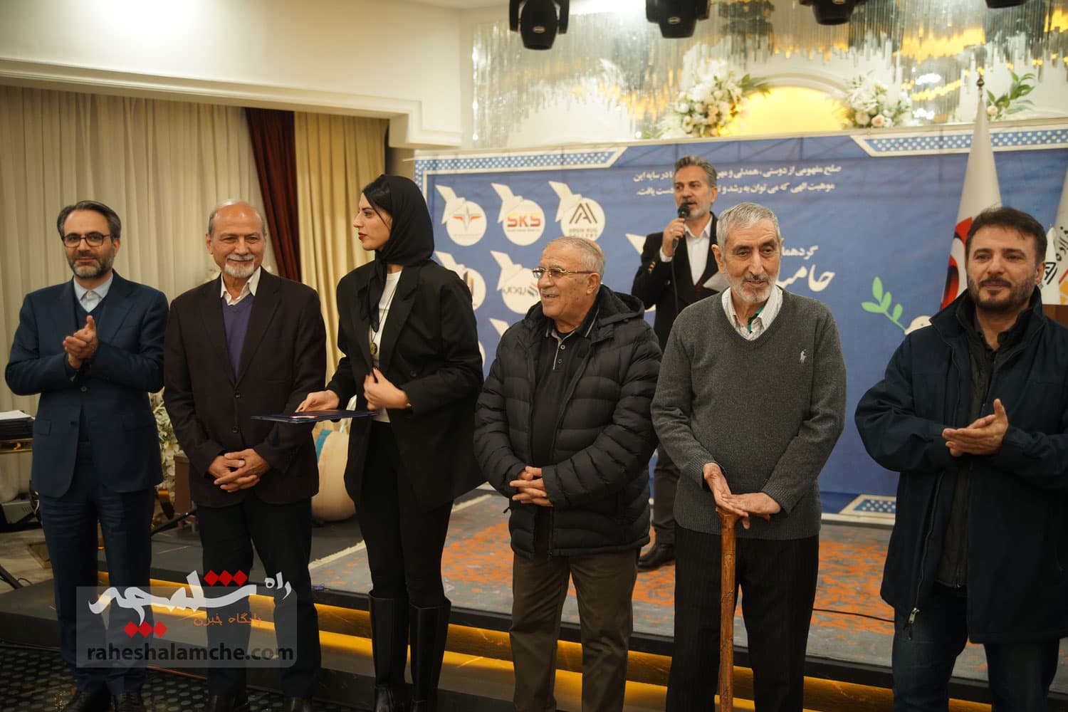 چه کسانی در نخستین کنگره ملی حامیان صلح ایران حضور داشتند؟ +تصاویر — تصویر 70
