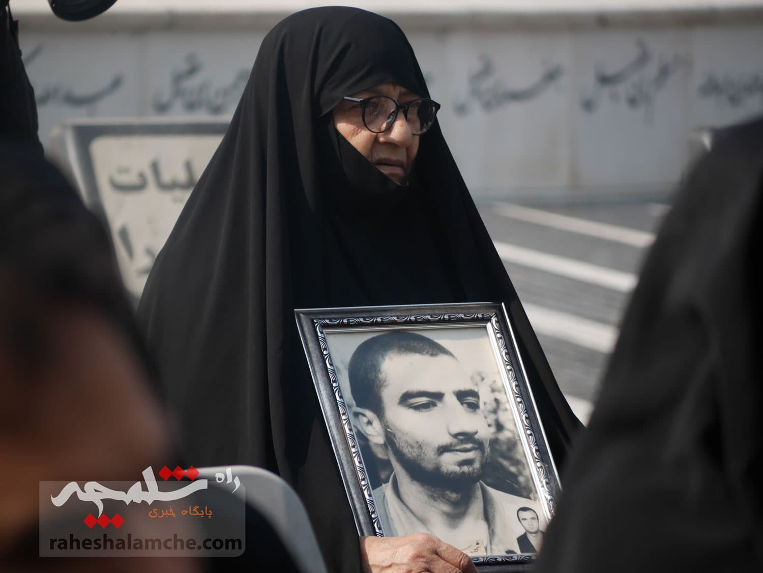 برگزاری مراسم آغاز »هفته شهدا» در بهشت زهرا(س) +تصاویر — تصویر 32