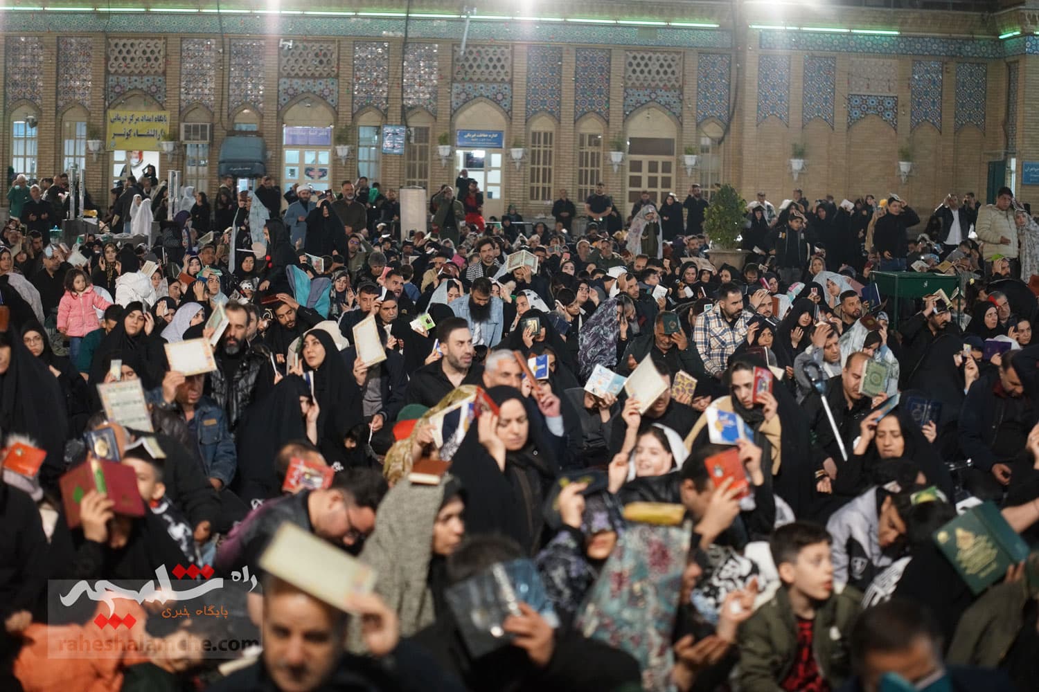 طنین نجوای «الهی العفو» دومین شب قدر در حرم عبدالعظیم حسنی(ع) +تصاویر — تصویر 81