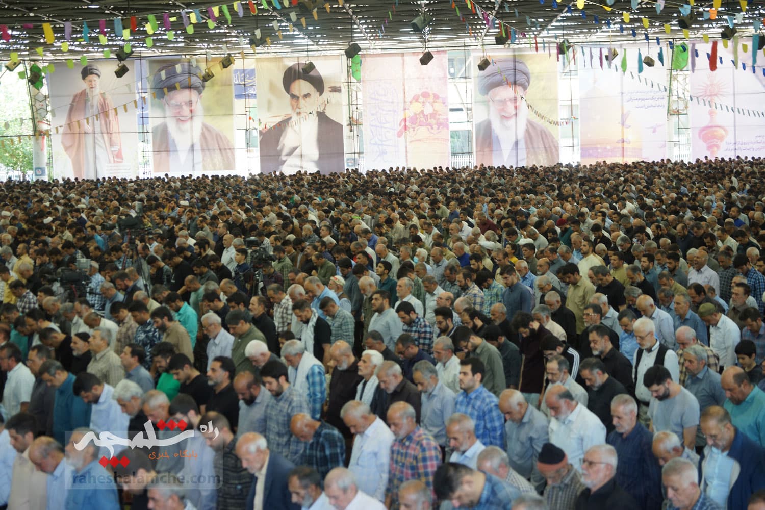 نماز جمعه تهران برگزار شد +تصاویر — تصویر 57