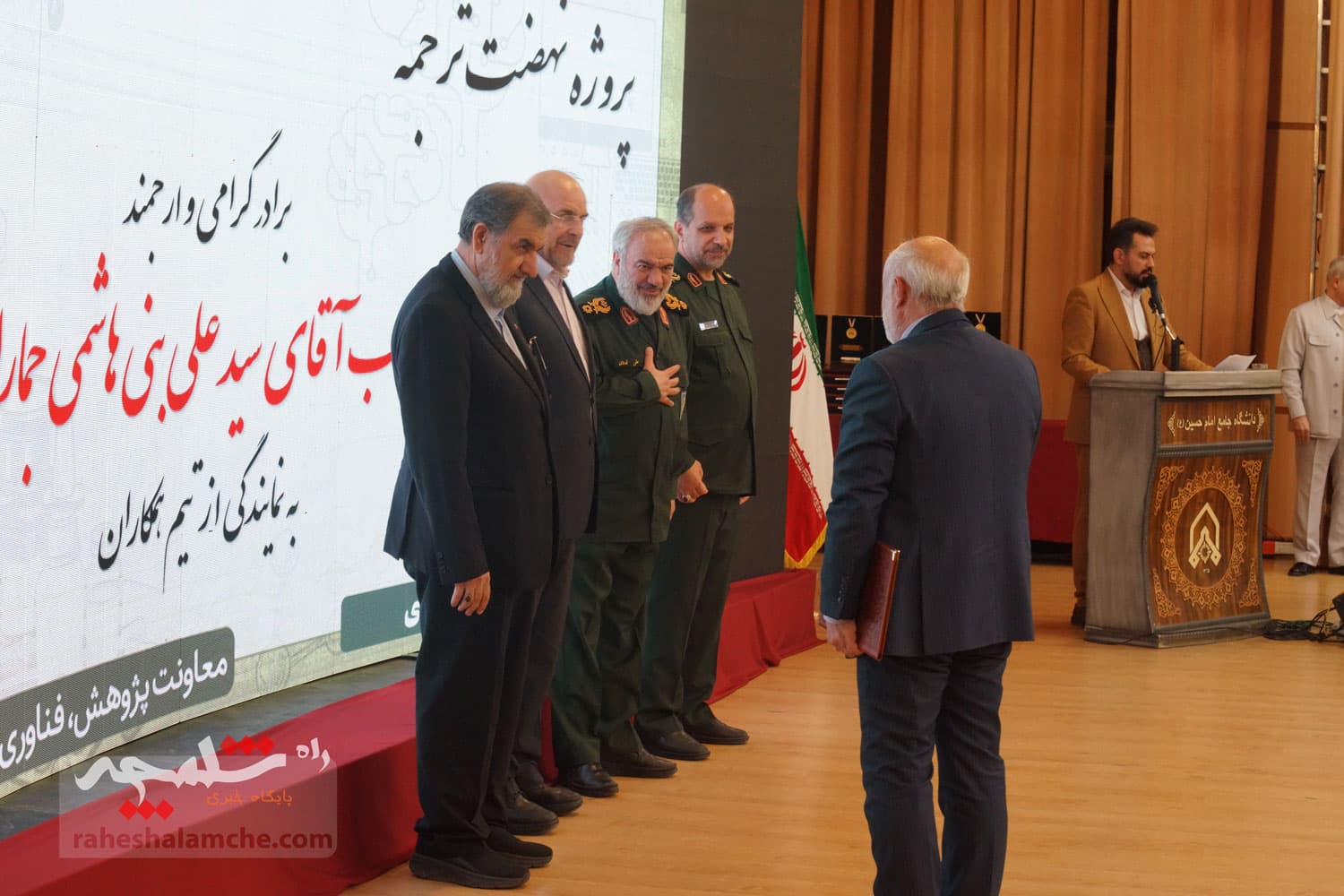 تجلیل از منتخبان جشنواره پژوهشی و فناوری در دانشگاه جامع امام حسین(ع) +تصاویر — تصویر 72