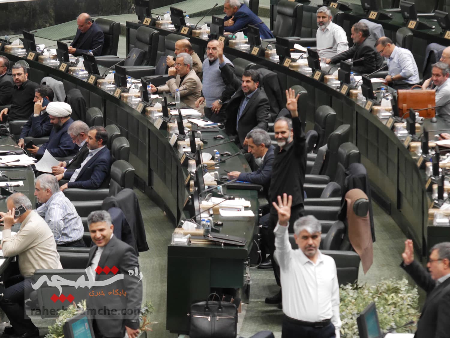 دومین روز بررسی بودجه 1404 در صحن علنی مجلس چه گذشت؟ +تصاویر — تصویر 29