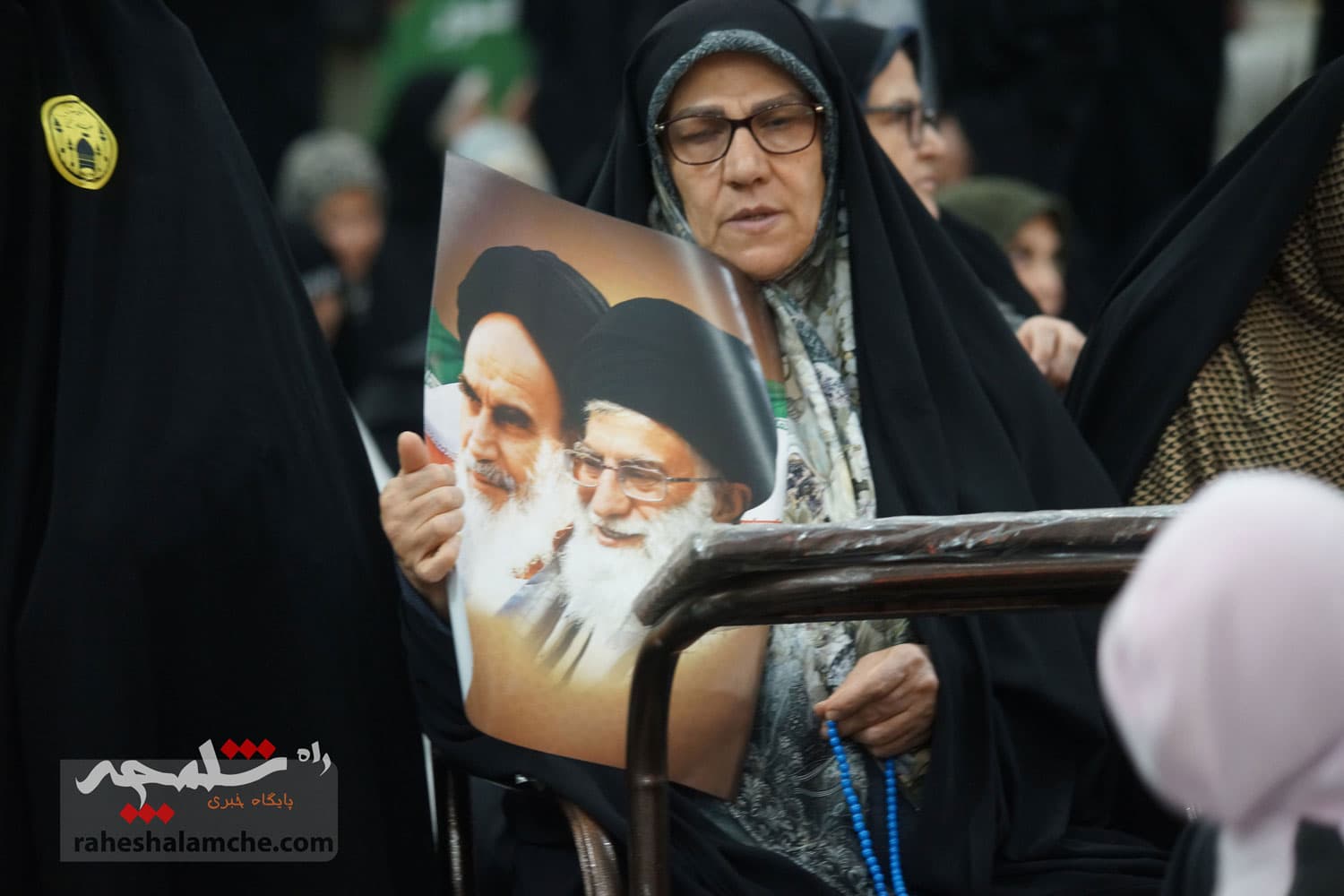 حال و هوای نمازجمعه 12 بهمن در حرم امام خمینی(ره) +تصاویر — تصویر 31