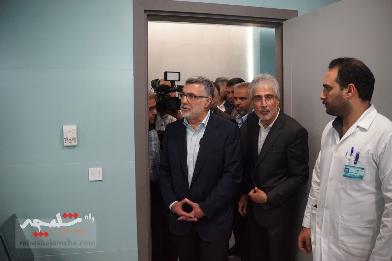 حضور ظفرقندی در بیمارستان امیراعلم تهران+ تصاویر — تصویر 60