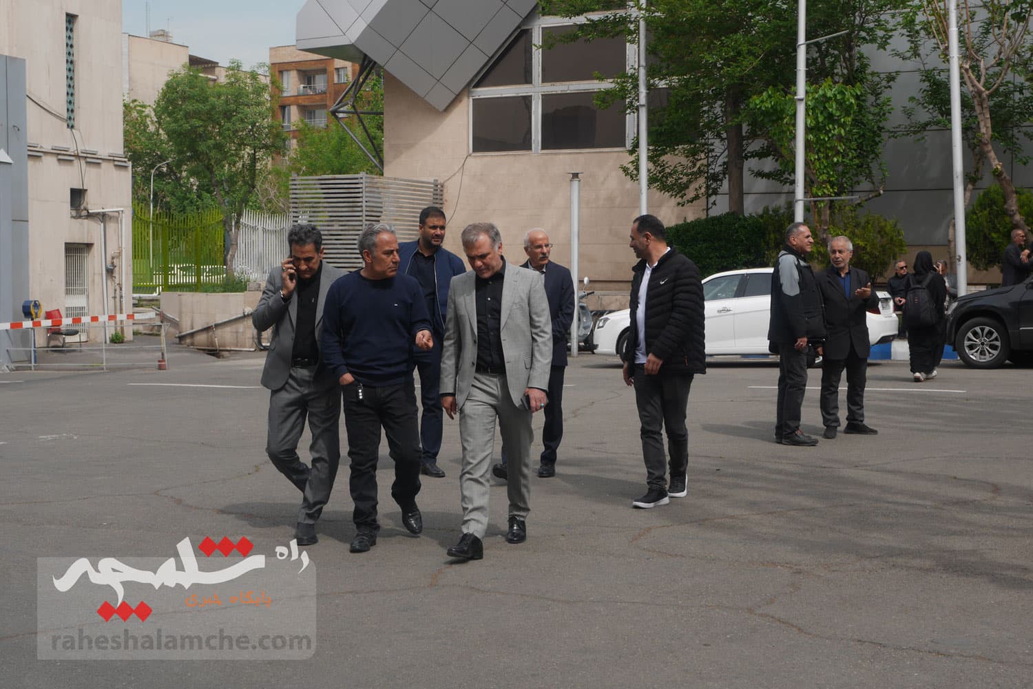 چه کسانی در مراسم تشییع پیکر «عمو ظلی» حضور دارشتند +تصاویر — تصویر 36