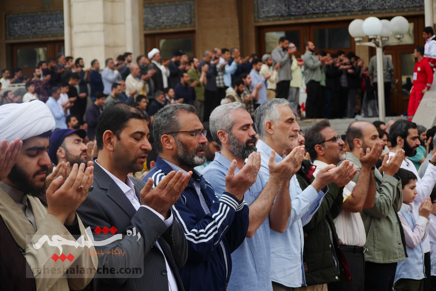 گزارش تصویری اختصاصی راه شلمچه از نماز عید فطر به امامت رهبر انقلاب — تصویر 74