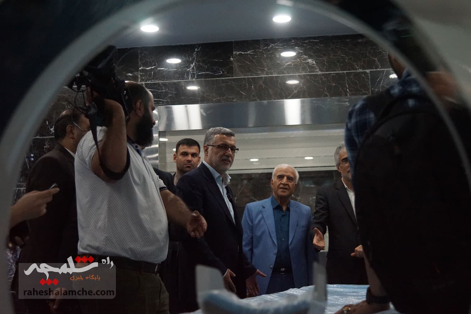 حضور ظفرقندی در بیمارستان امیراعلم تهران+ تصاویر — تصویر 46