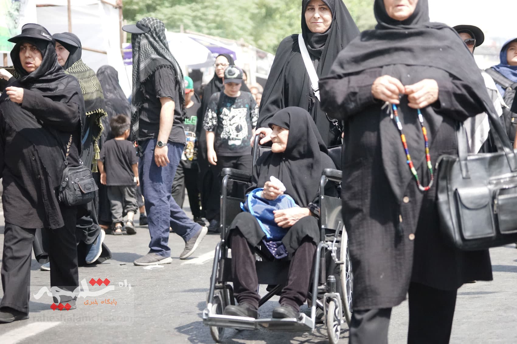 جاماندگان پیاده اربعین حسینی در تهران +تصاویر — تصویر 2