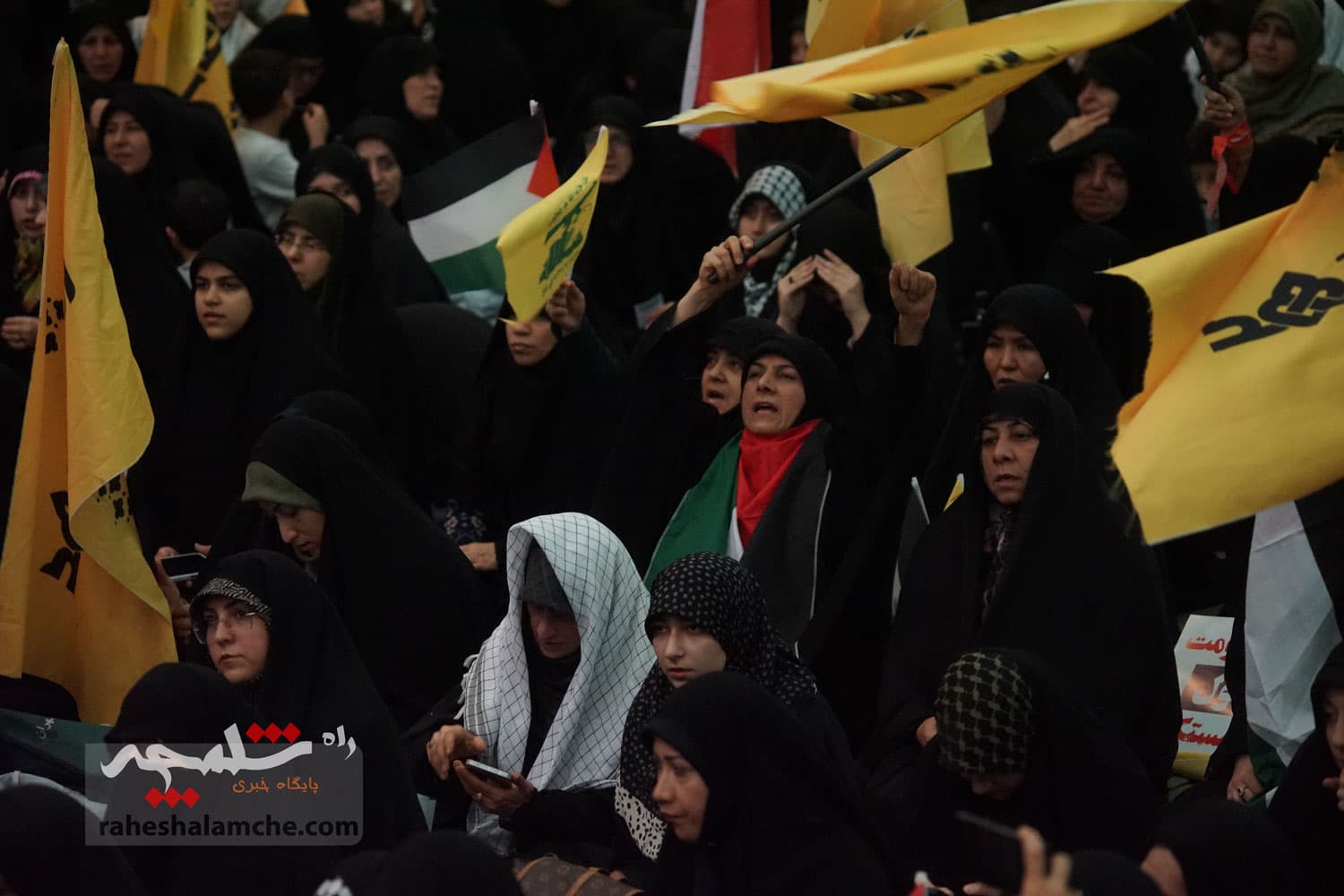 مراسم گرامیداشت شهید سیدحسن نصرالله در مصلی تهران برگزار شد +تصاویر — تصویر 47