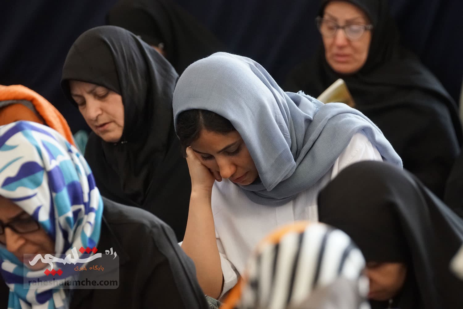 مراسم دعای عرفه در مصلی امام خمینی(ره) برگزار شد +تصاویر — تصویر 76