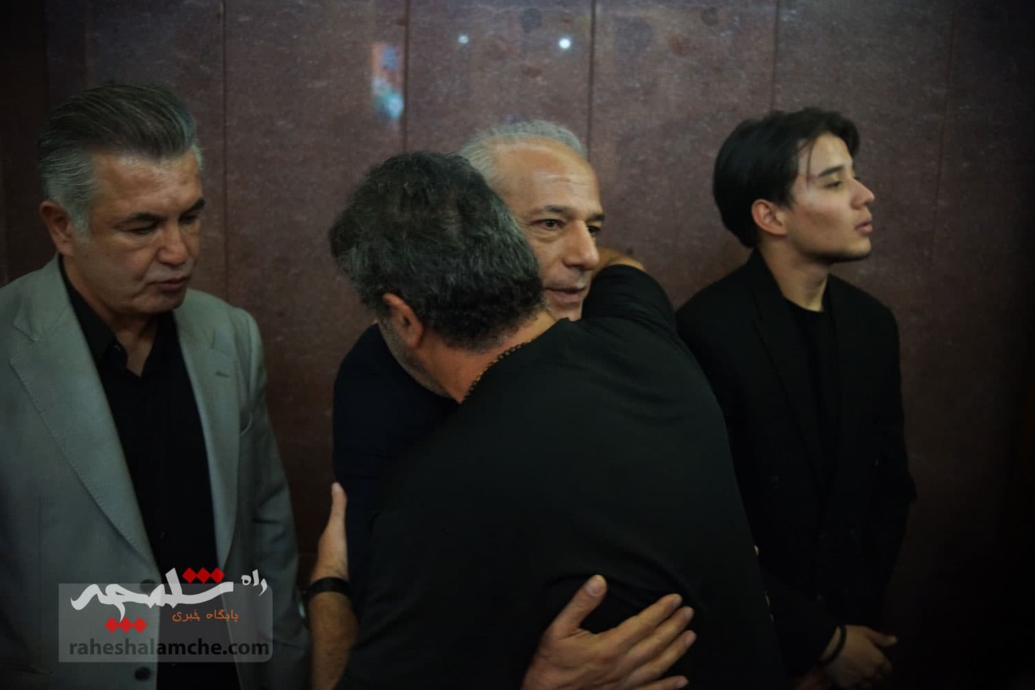 حضور بزرگان فوتبال کشور در ختم پدر خداداد عزیزی +تصاویر(2) — تصویر 2
