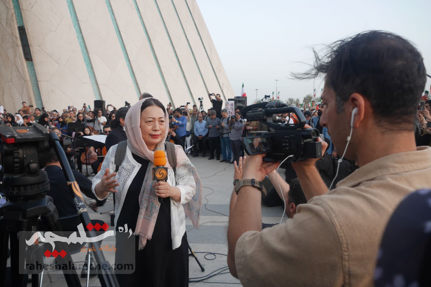 لحظاتی شاد با اجرای ارکستر سمفونیک ایران در میدان آزادی تهران +تصاویر — تصویر 54
