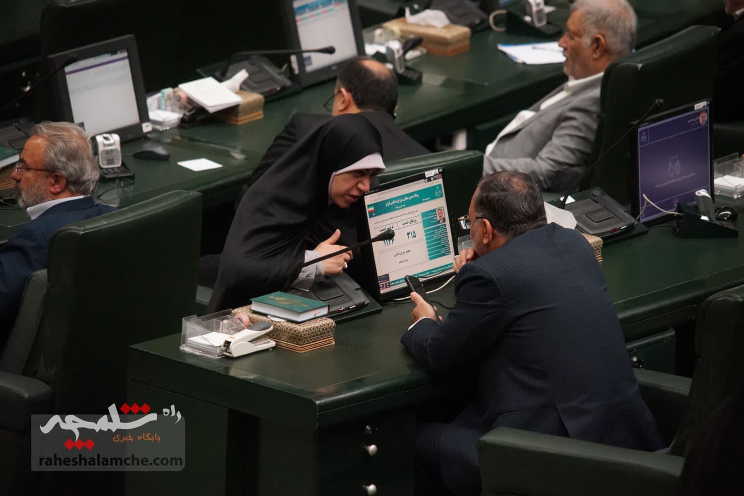 حاشیههای تصویری اولین روز صحن علنی مجلس در سال 1404 — تصویر 50