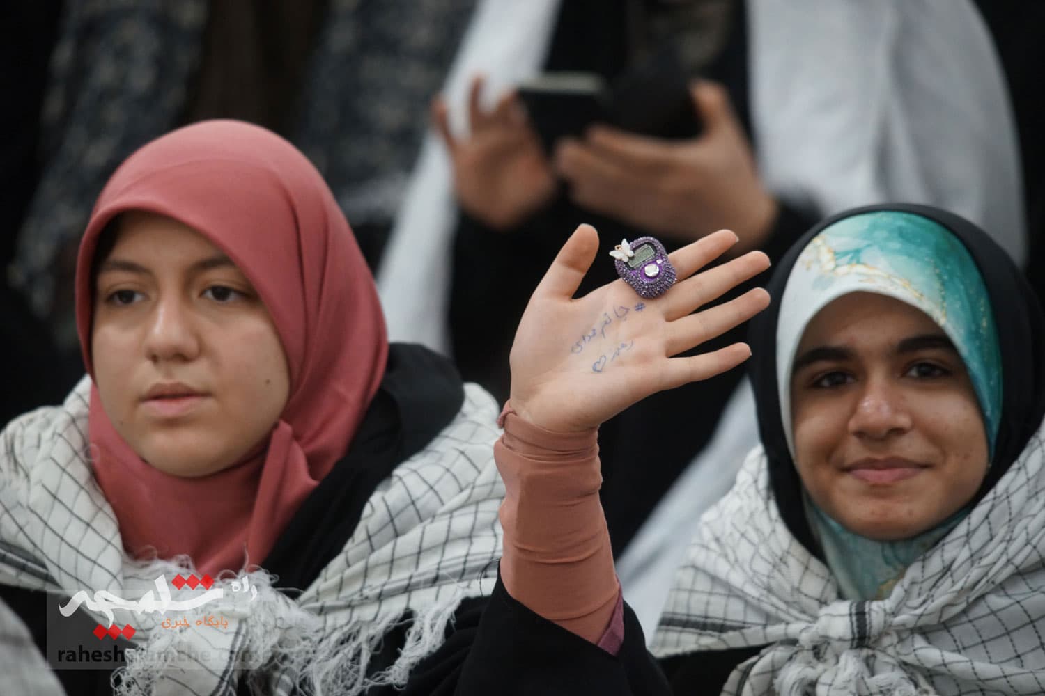 حال و هوای نمازجمعه 12 بهمن در حرم امام خمینی(ره) +تصاویر — تصویر 29