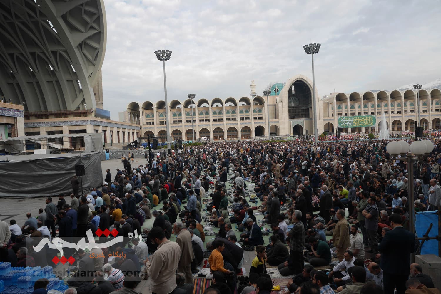 گزارش تصویری اختصاصی راه شلمچه از نماز عید فطر به امامت رهبر انقلاب — تصویر 56