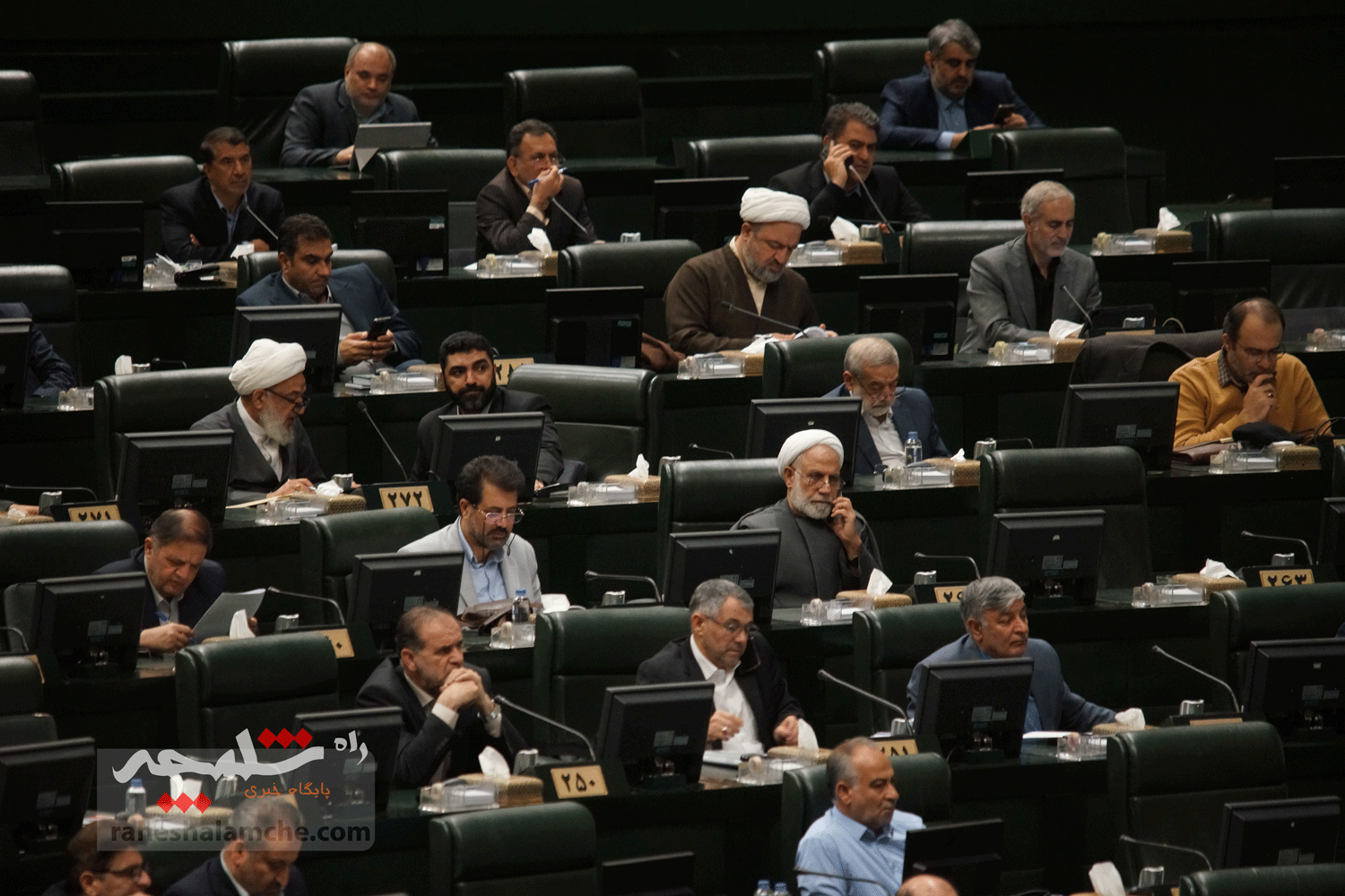 پزشکیان برای دفاع از کلیات بودجه 1404 به مجلس رفت +تصاویر — تصویر 15