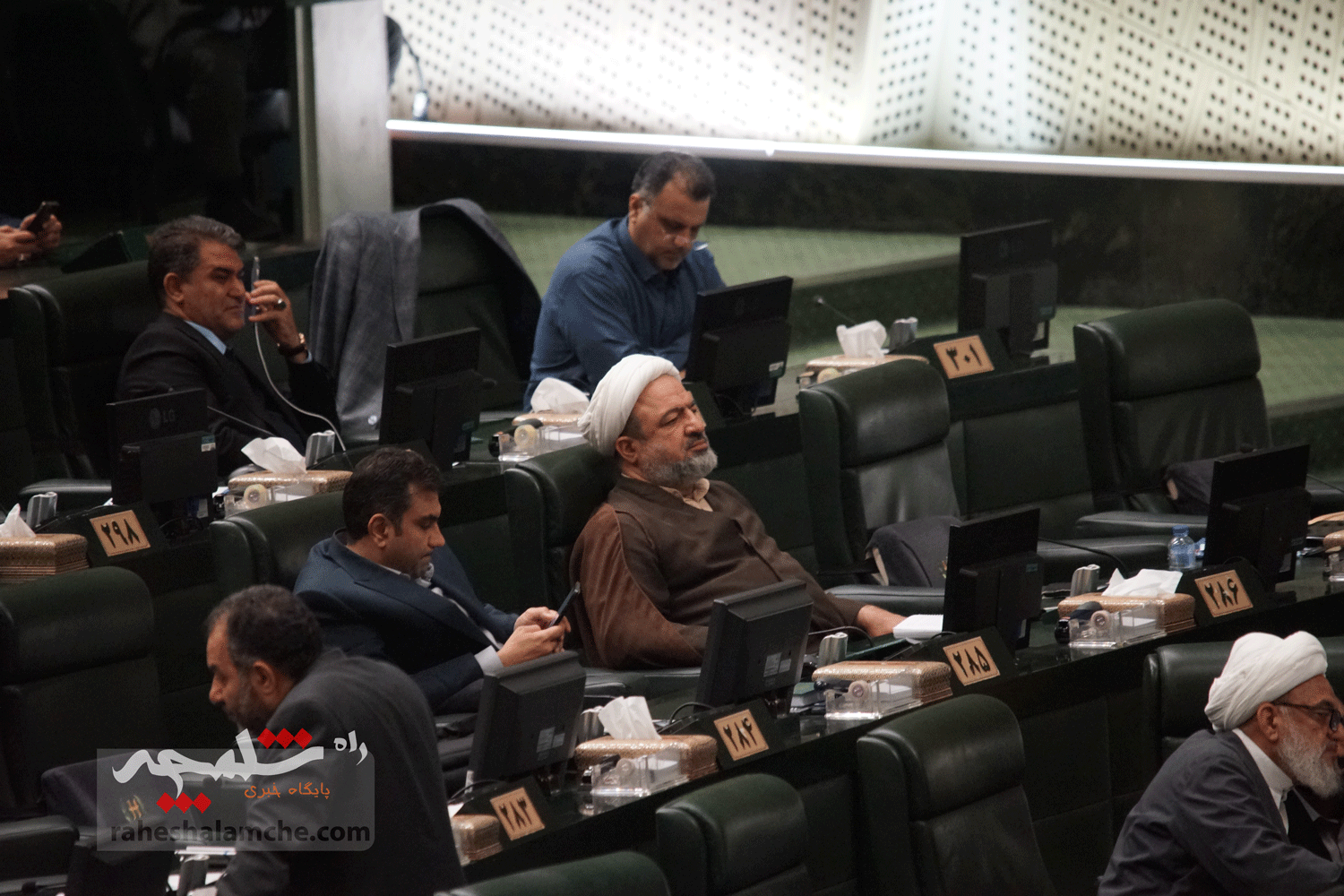 پزشکیان برای دفاع از کلیات بودجه 1404 به مجلس رفت +تصاویر — تصویر 29