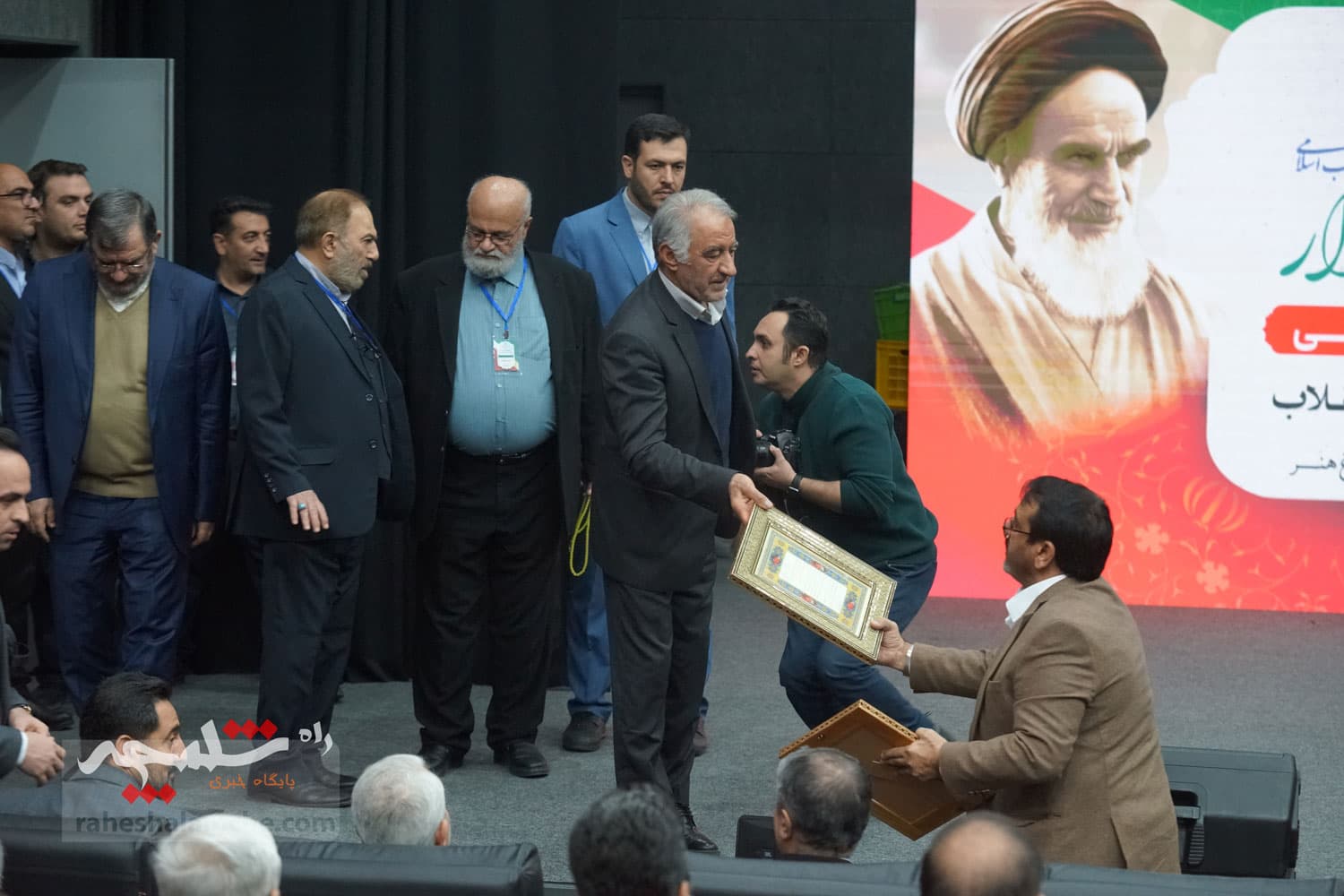 در نشست جمعیت وفاداران انقلاب اسلامی چه گذشت؟ +تصاویر — تصویر 44