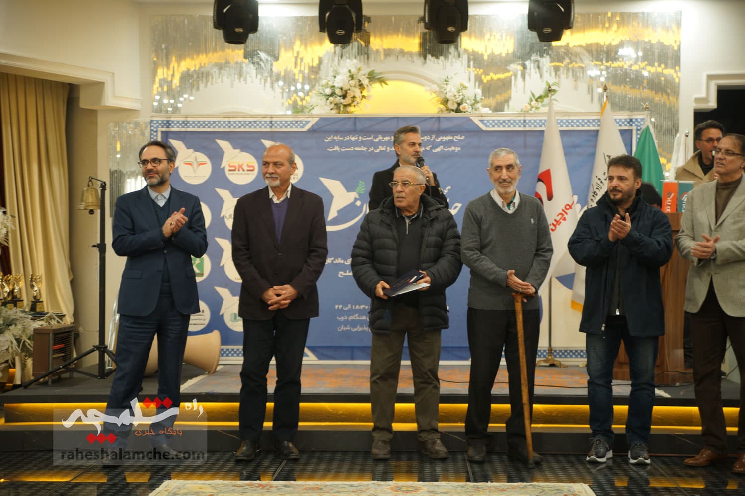 چه کسانی در نخستین کنگره ملی حامیان صلح ایران حضور داشتند؟ +تصاویر — تصویر 68
