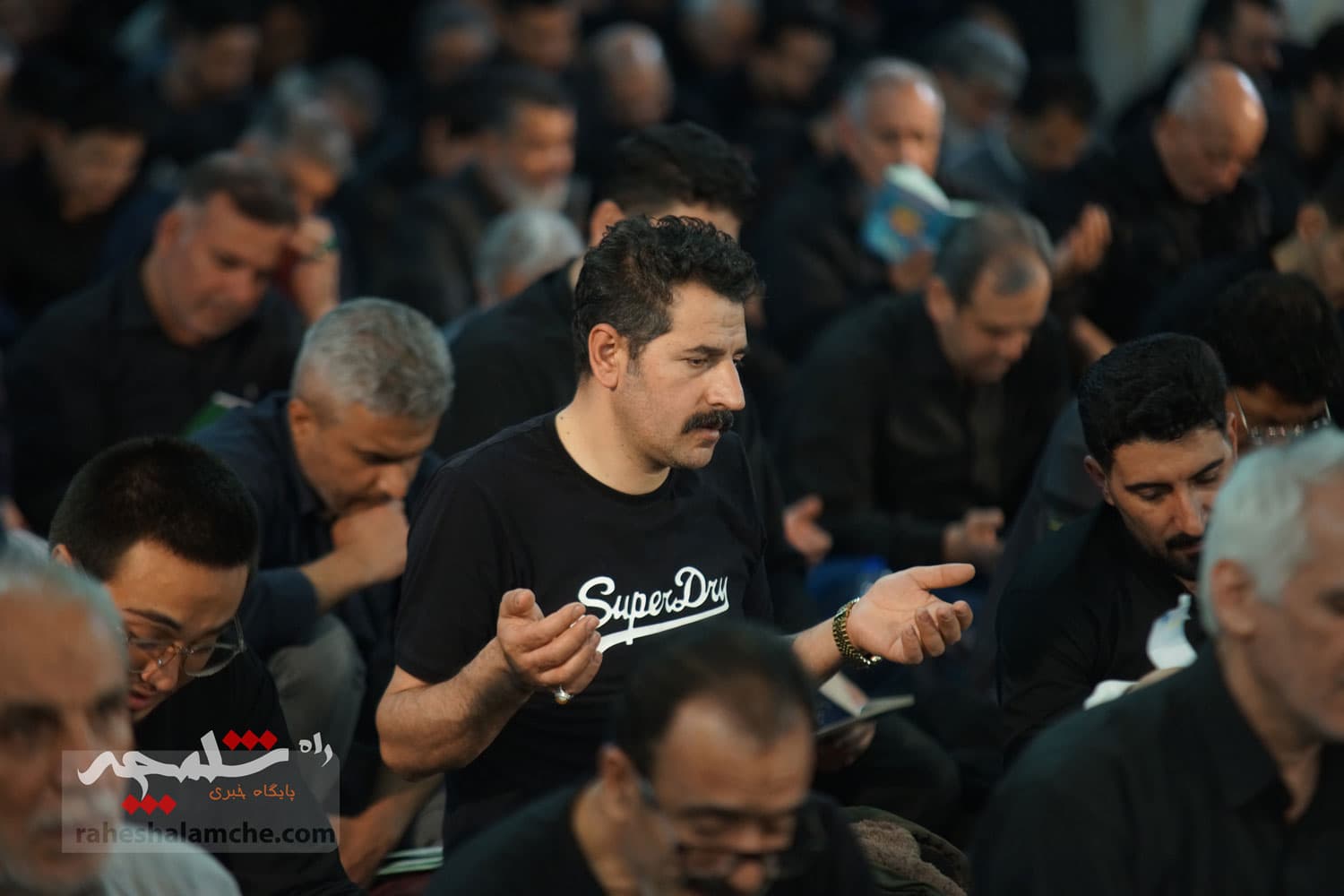 طنین نجوای «الهی العفو» دومین شب قدر در حرم عبدالعظیم حسنی(ع) +تصاویر — تصویر 32