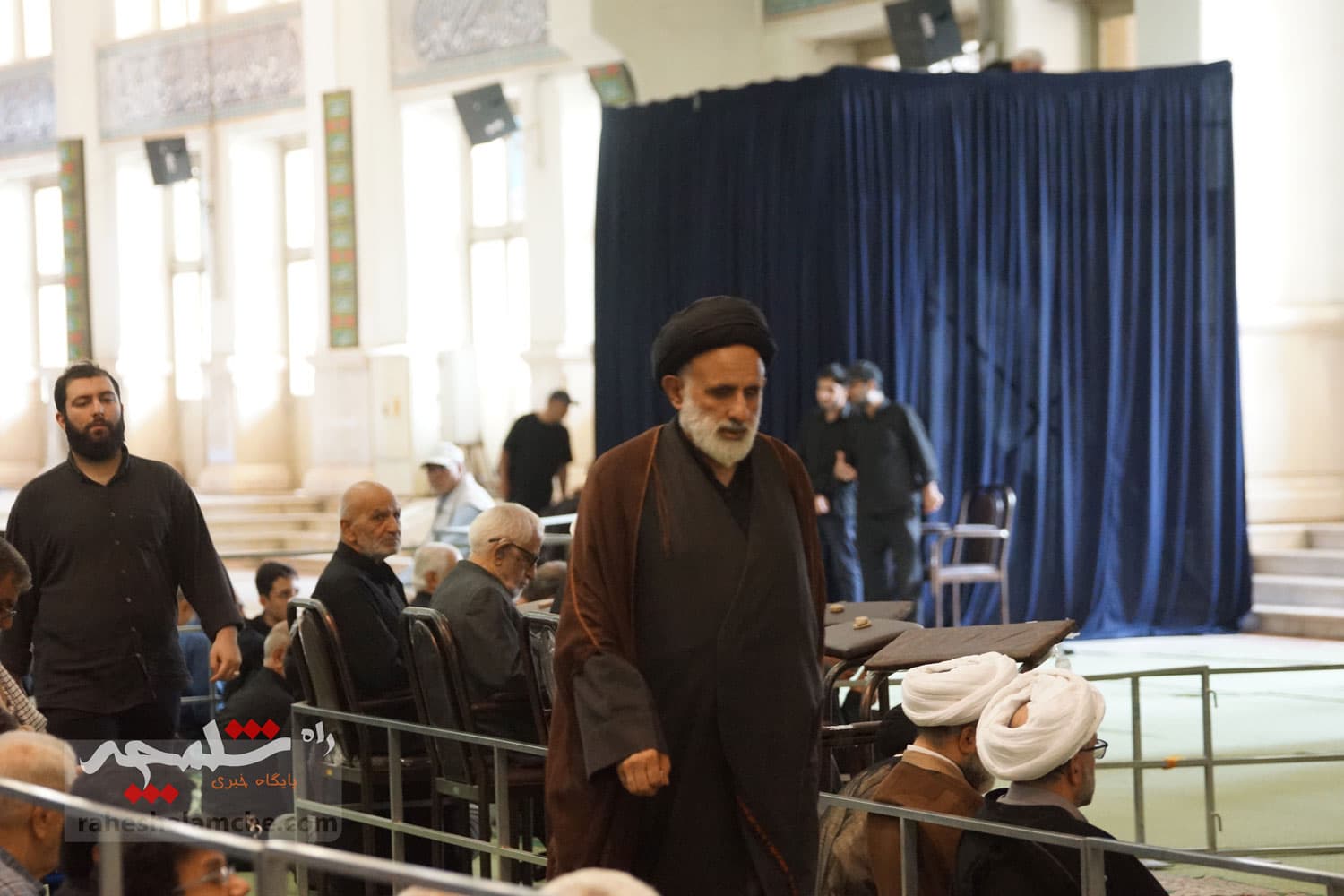 نماز جمعه تهران برگزار شد +تصاویر — تصویر 52