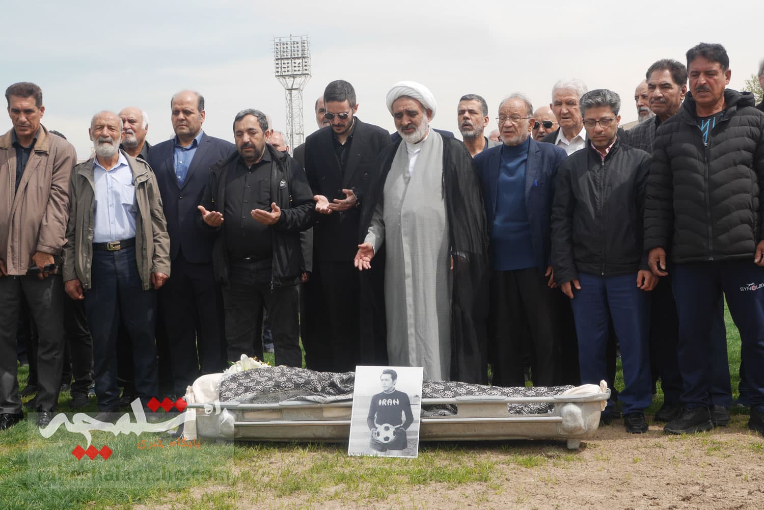 چه کسانی در مراسم تشییع پیکر «عمو ظلی» حضور دارشتند +تصاویر — تصویر 118