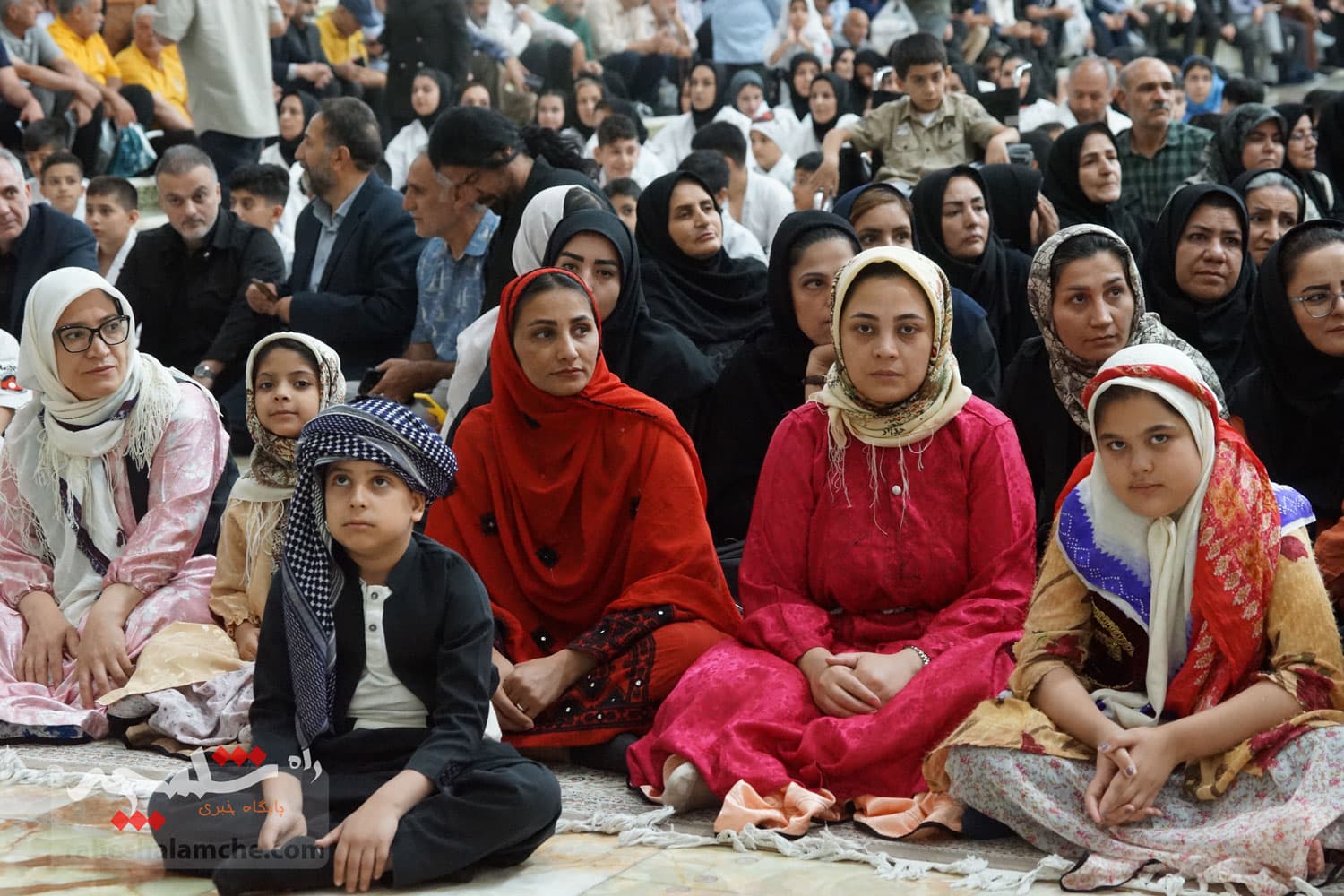 حضور جامعه ورزش و جوانان در حرم امام خمینی(ره) +تصاویر — تصویر 71