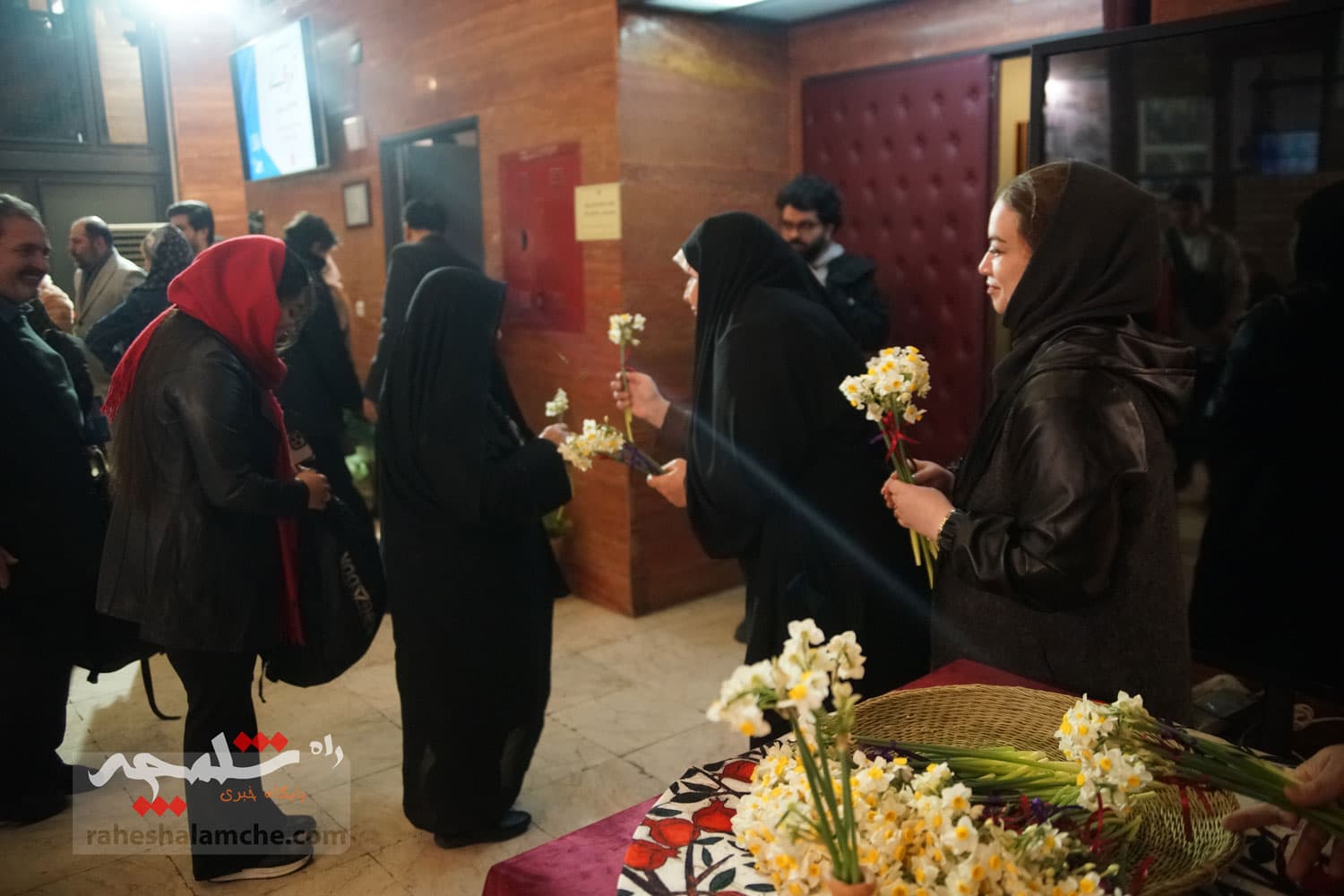 آئین رونمایی مستند سینمایی «آتش و گلستان» +تصاویر — تصویر 19