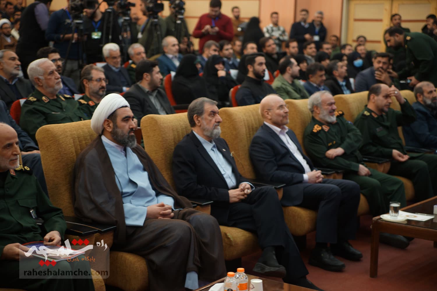 تجلیل از منتخبان جشنواره پژوهشی و فناوری در دانشگاه جامع امام حسین(ع) +تصاویر — تصویر 43