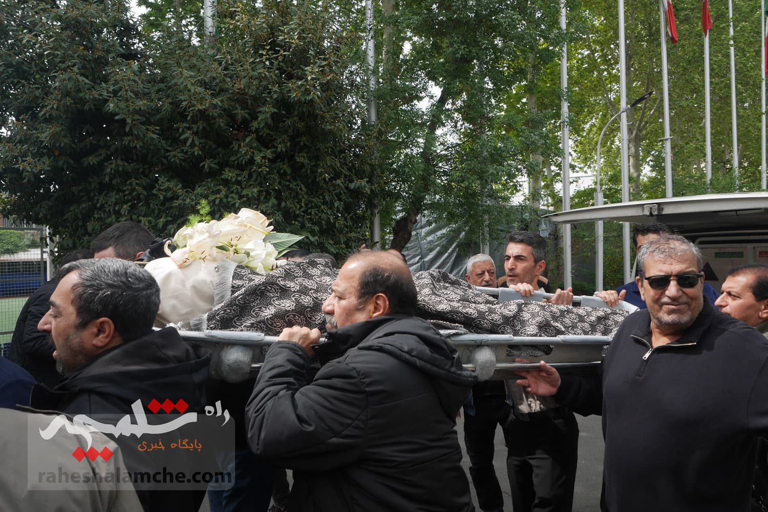 چه کسانی در مراسم تشییع پیکر «عمو ظلی» حضور دارشتند +تصاویر — تصویر 82