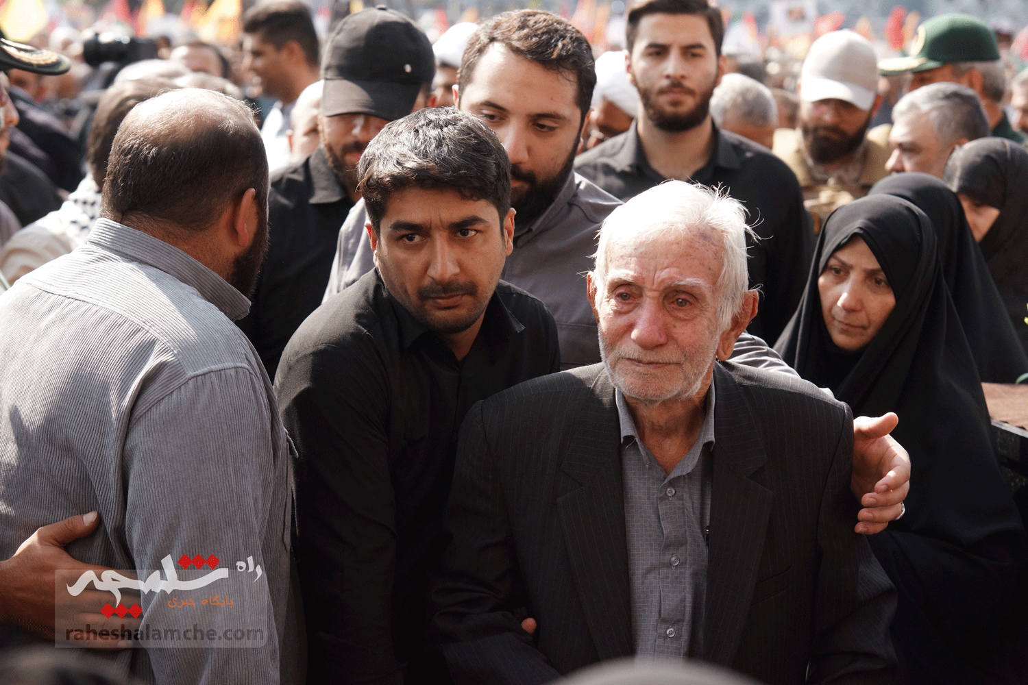 تشییع پیکر سردار شهید نیلفروشان با حضور سردار قاآنانی و مسعود پزشکیان +تصاویر — تصویر 53