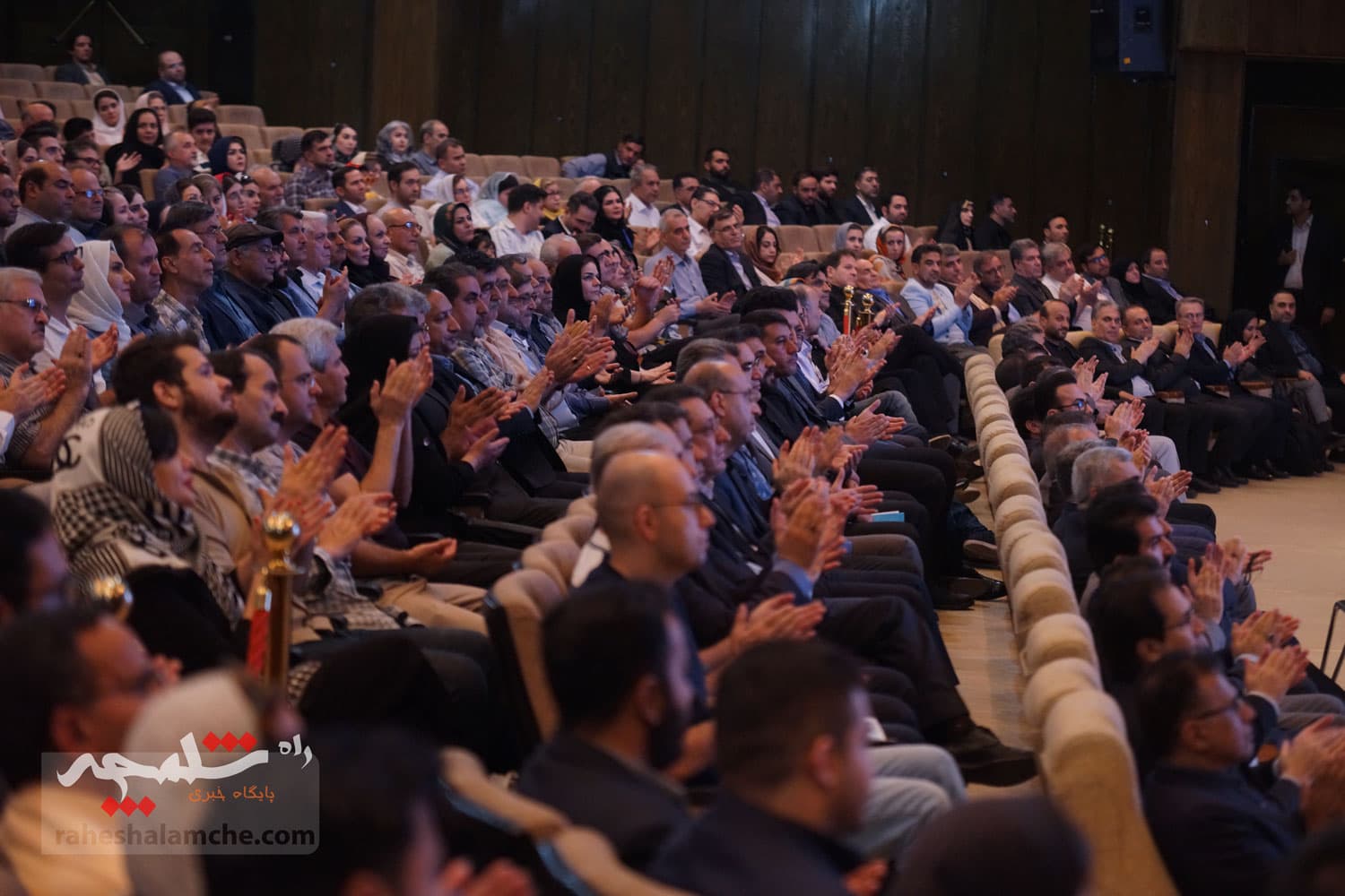 آیین گرامیداشت «روز پزشک» با حضور پزشکیان برگزار شد +تصاویر — تصویر 39