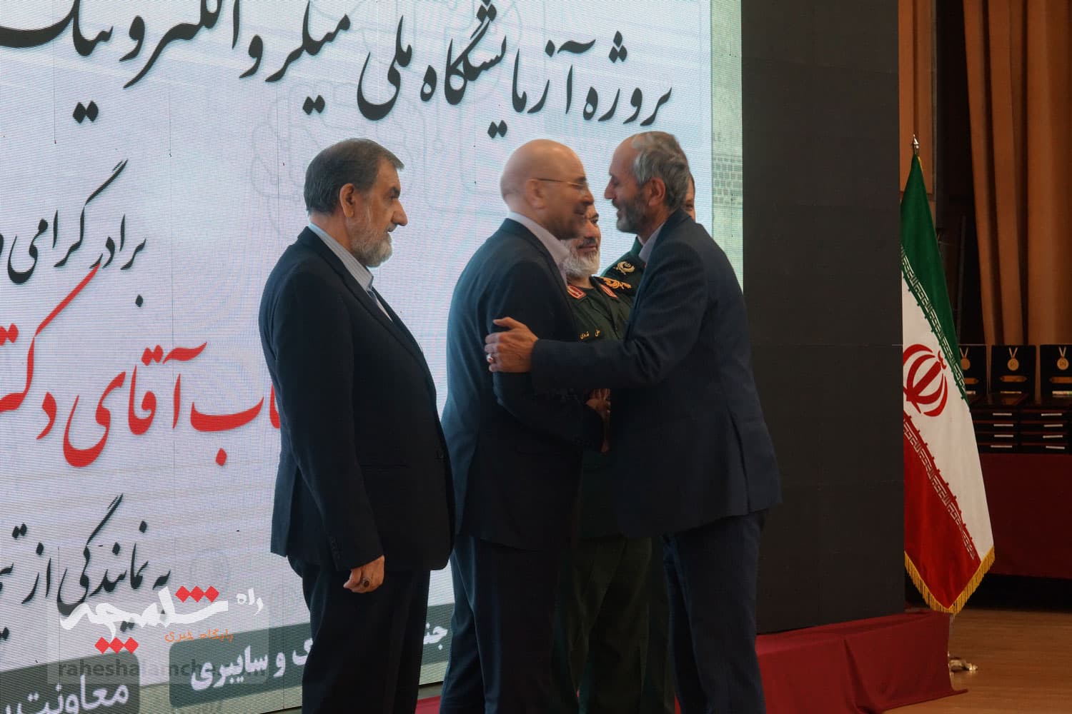 تجلیل از منتخبان جشنواره پژوهشی و فناوری در دانشگاه جامع امام حسین(ع) +تصاویر — تصویر 18