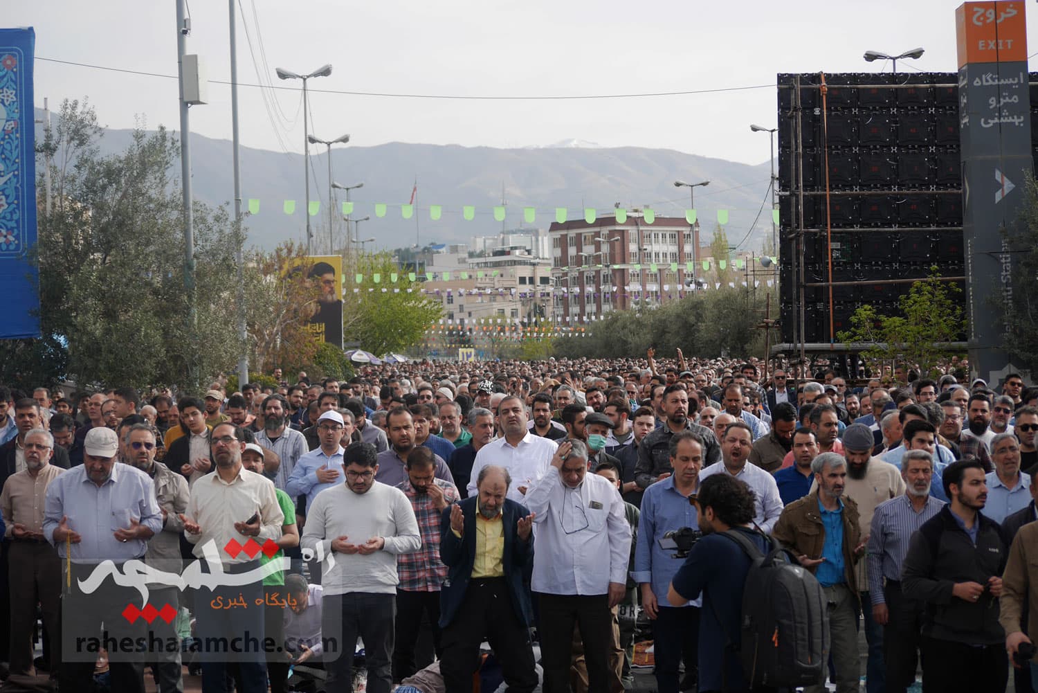 گزارش تصویری اختصاصی راه شلمچه از نماز عید فطر به امامت رهبر انقلاب — تصویر 61