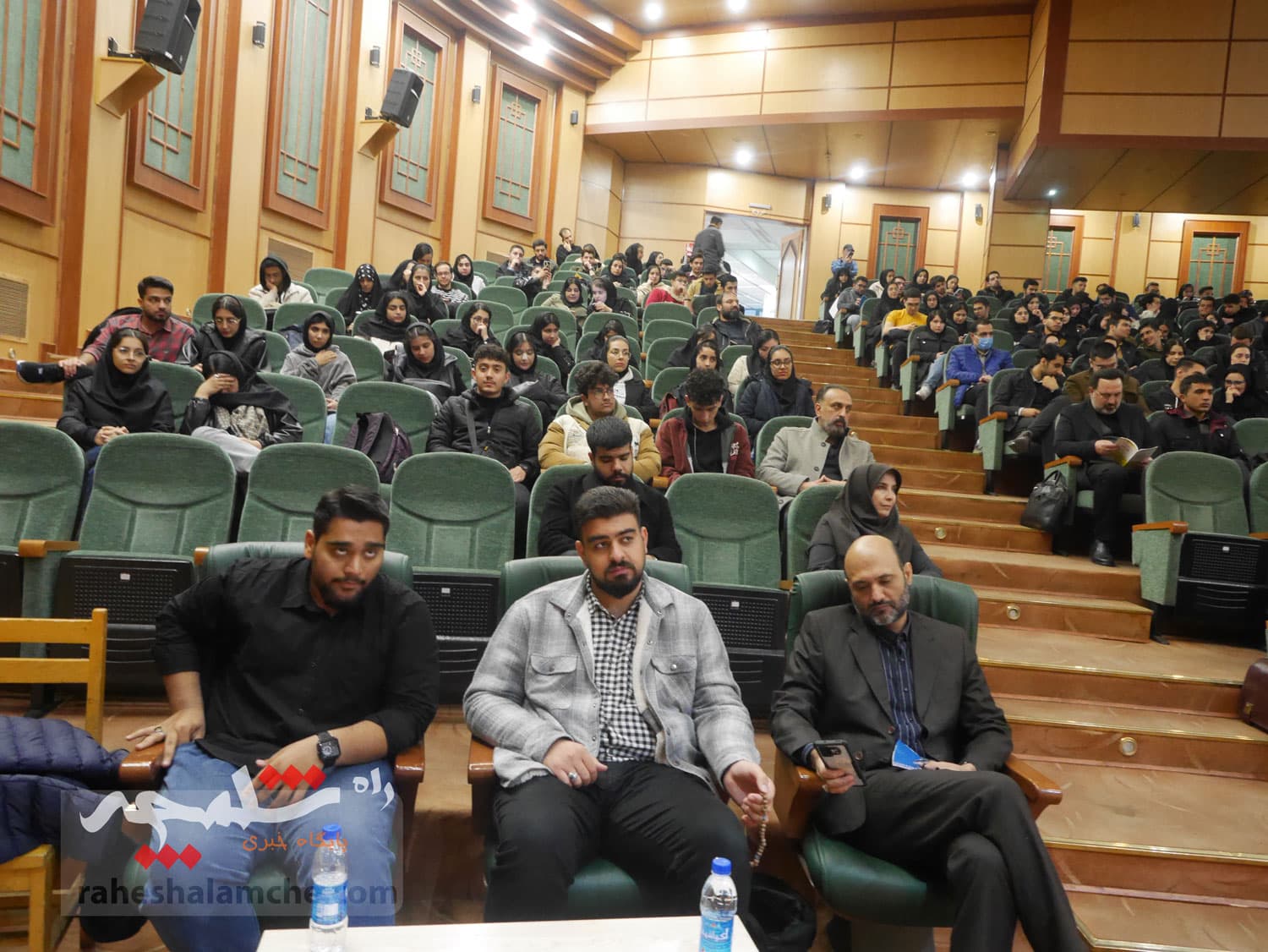 نشست صمیمی طحاننظیف با دانشجویان دانشگاه آزاد واحد مرکز +تصاویر — تصویر 22
