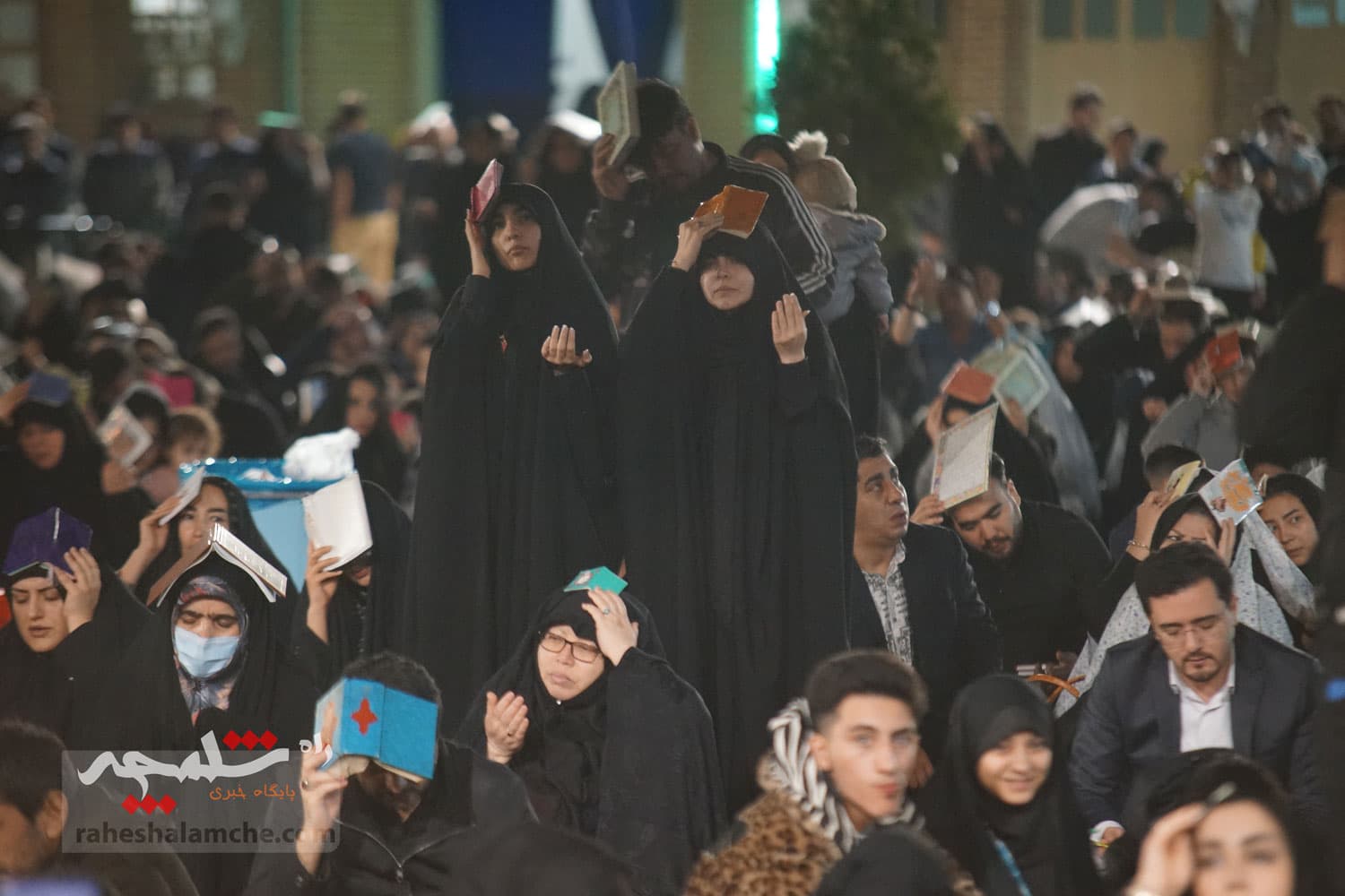 طنین نجوای «الهی العفو» دومین شب قدر در حرم عبدالعظیم حسنی(ع) +تصاویر — تصویر 83