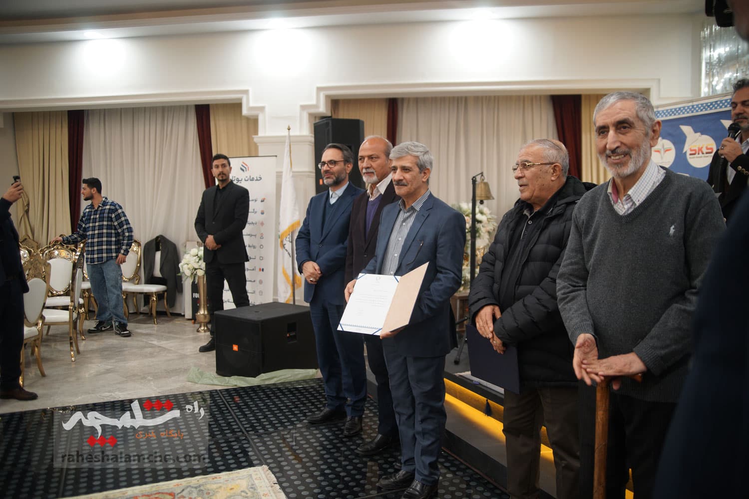 چه کسانی در نخستین کنگره ملی حامیان صلح ایران حضور داشتند؟ +تصاویر — تصویر 67
