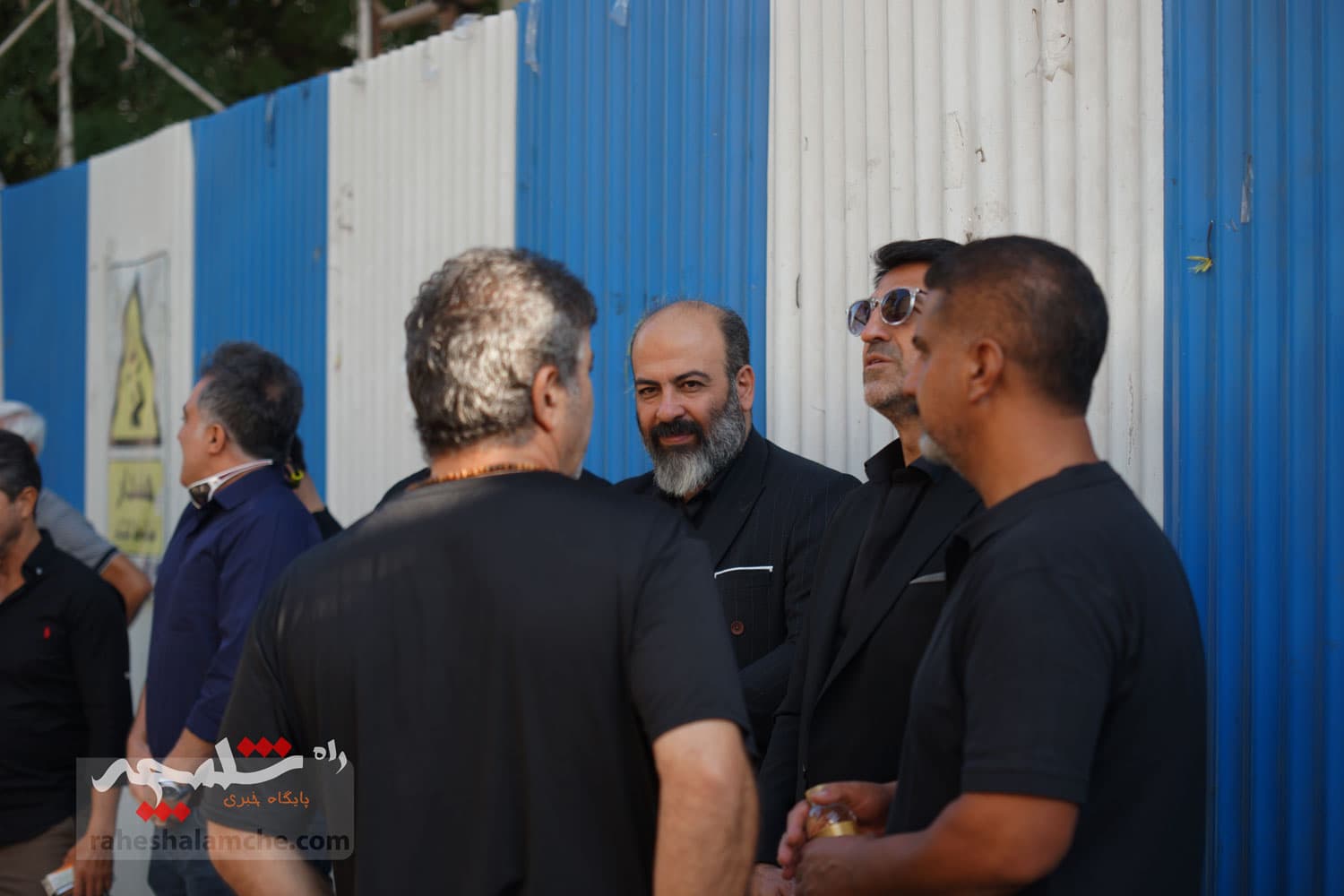 حضور بزرگان فوتبال کشور در ختم پدر خداداد عزیزی +تصاویر(2) — تصویر 96