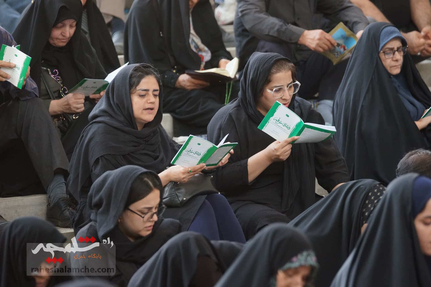مراسم دعای عرفه در مصلی امام خمینی(ره) برگزار شد +تصاویر — تصویر 33